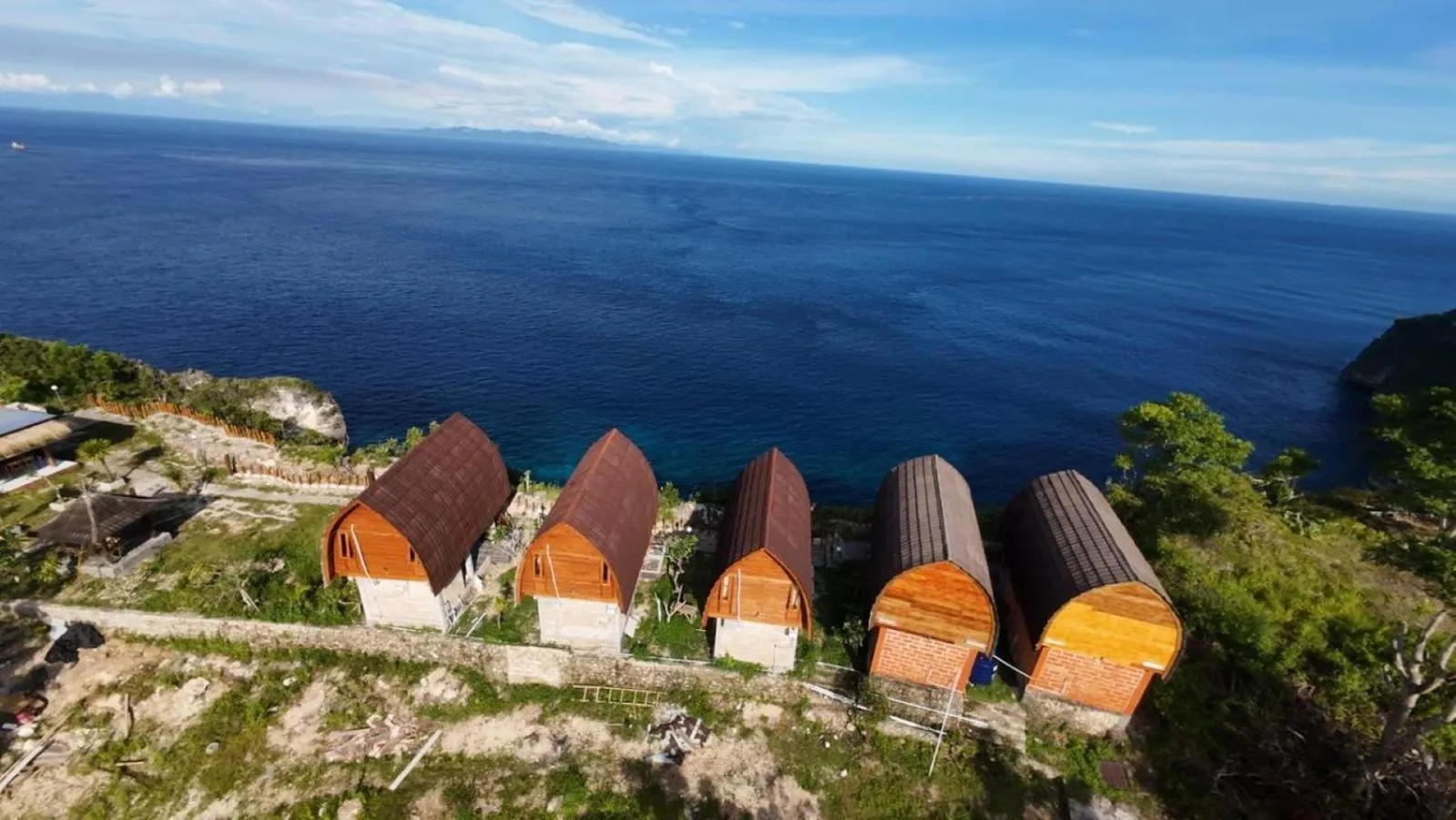 Property building in Suwehan Beach Cliff House by BIJAK