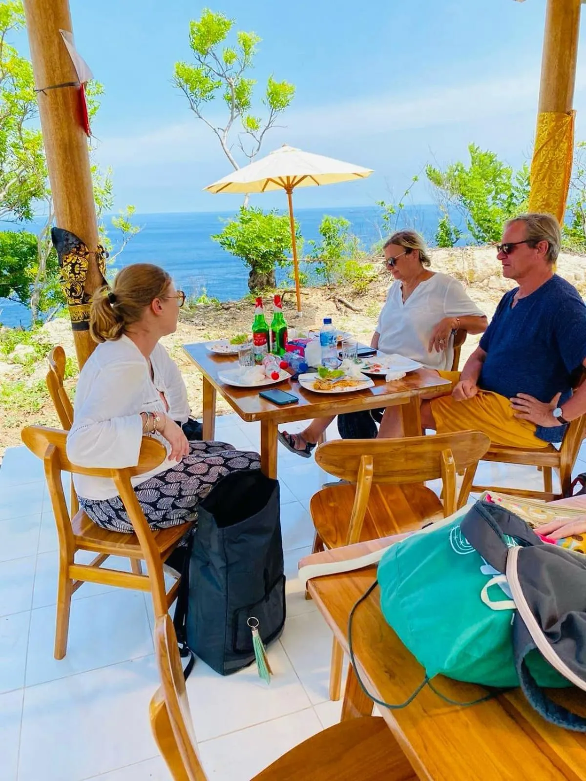 Restaurant/places to eat in Suwehan Beach Cliff House by BIJAK