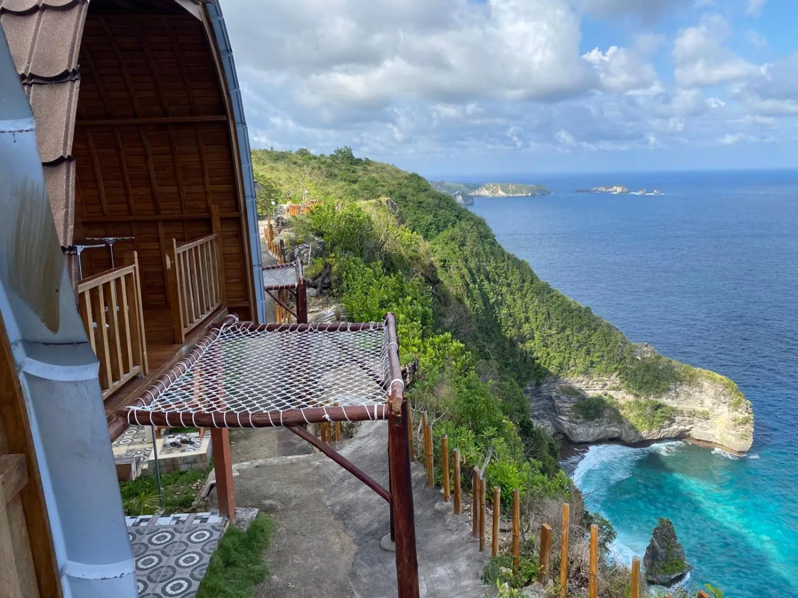 Property building in Suwehan Beach Cliff House by BIJAK