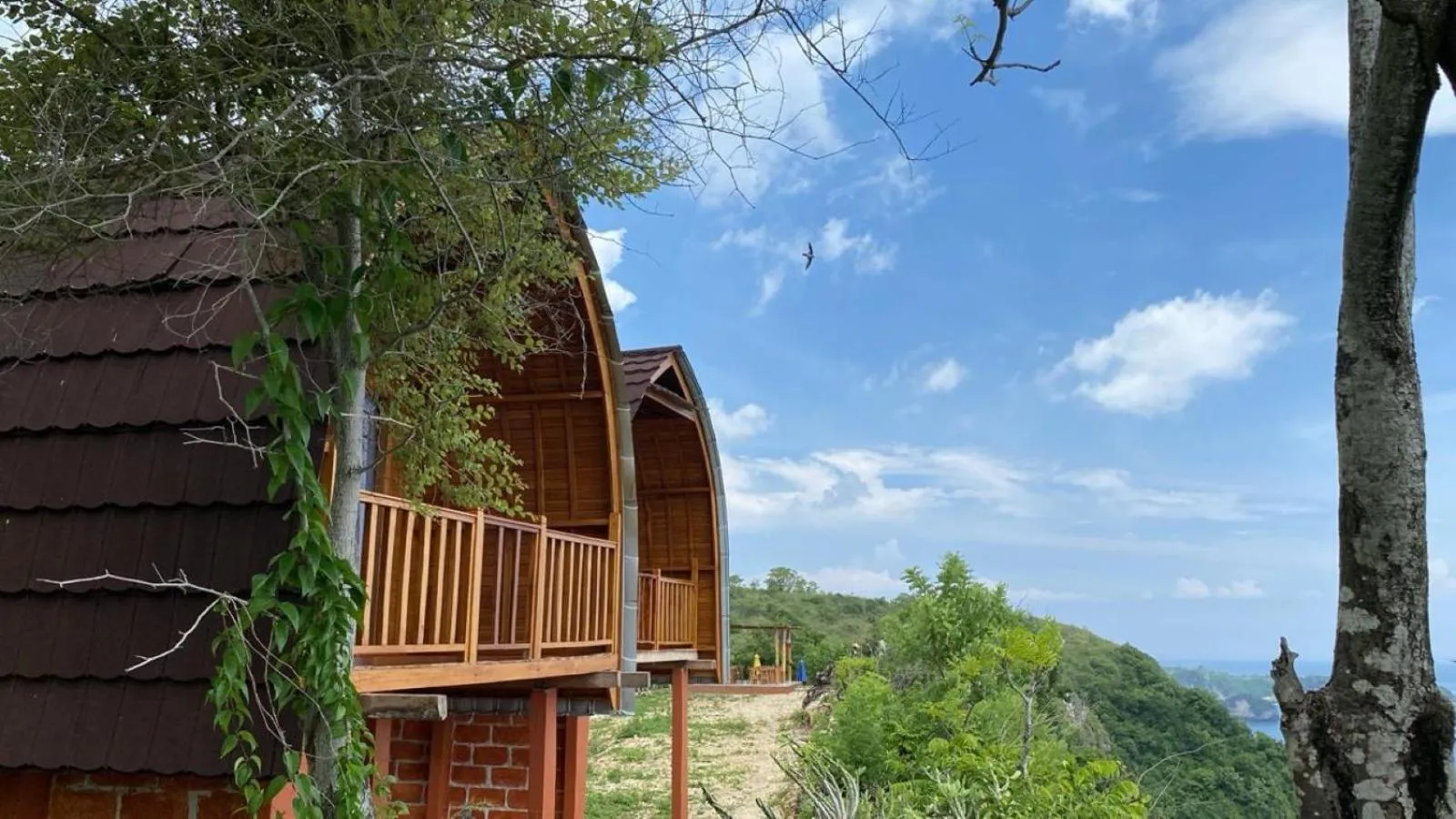 Property building in Suwehan Beach Cliff House by BIJAK