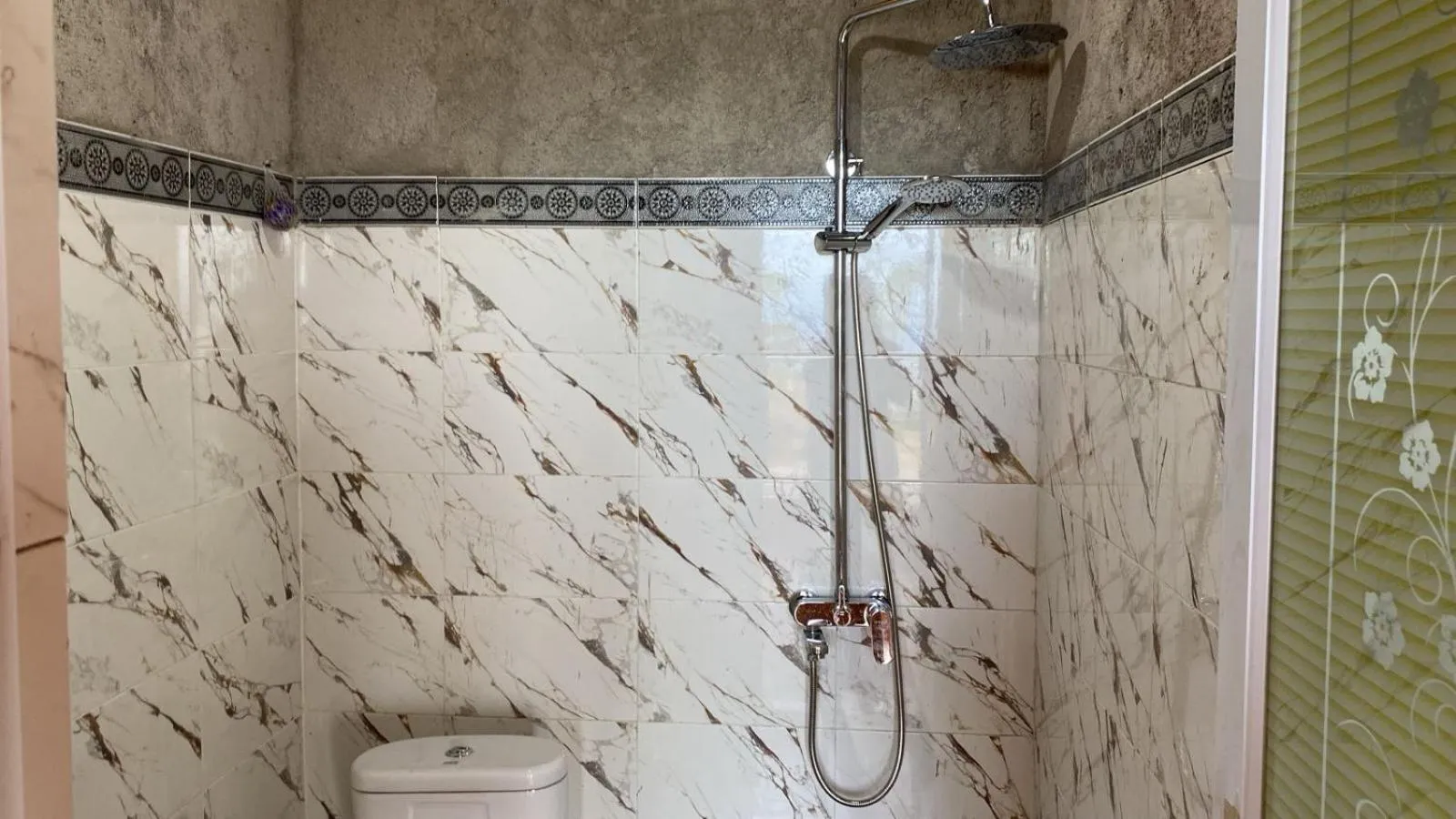 Suwehan Beach Cliff House by BIJAK