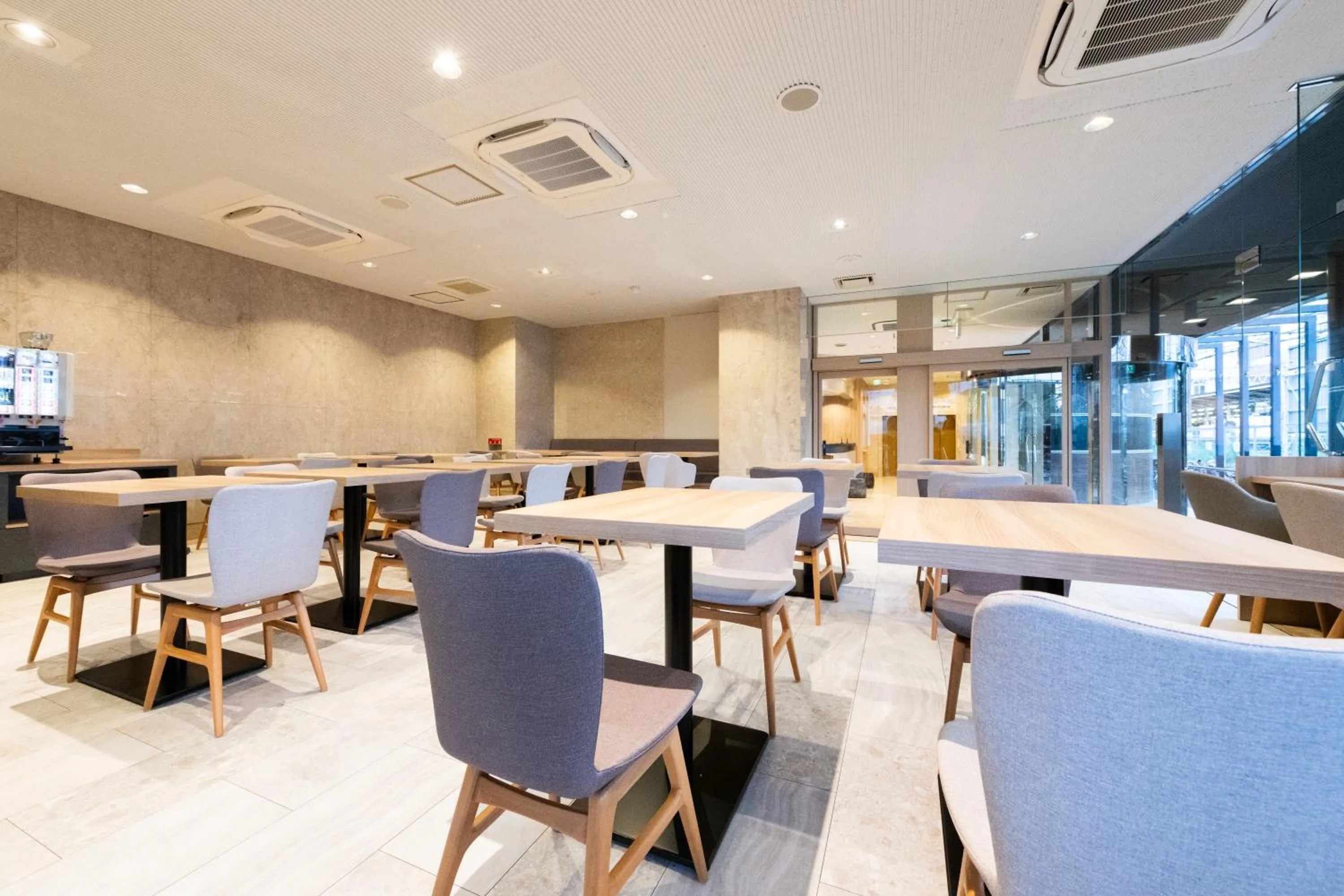 Restaurant/places to eat in Urvest Hotel Kamata