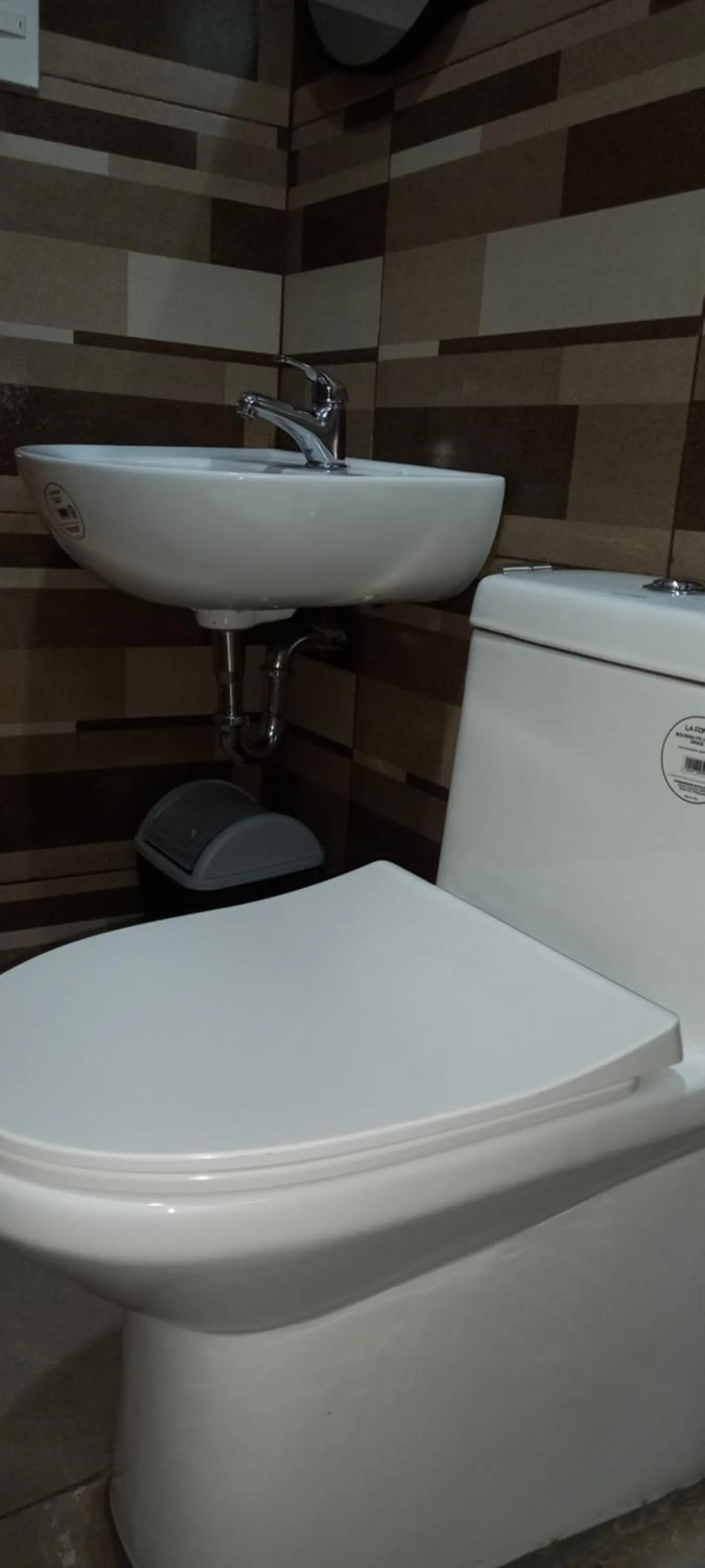 Toilet in Lorraine Suites