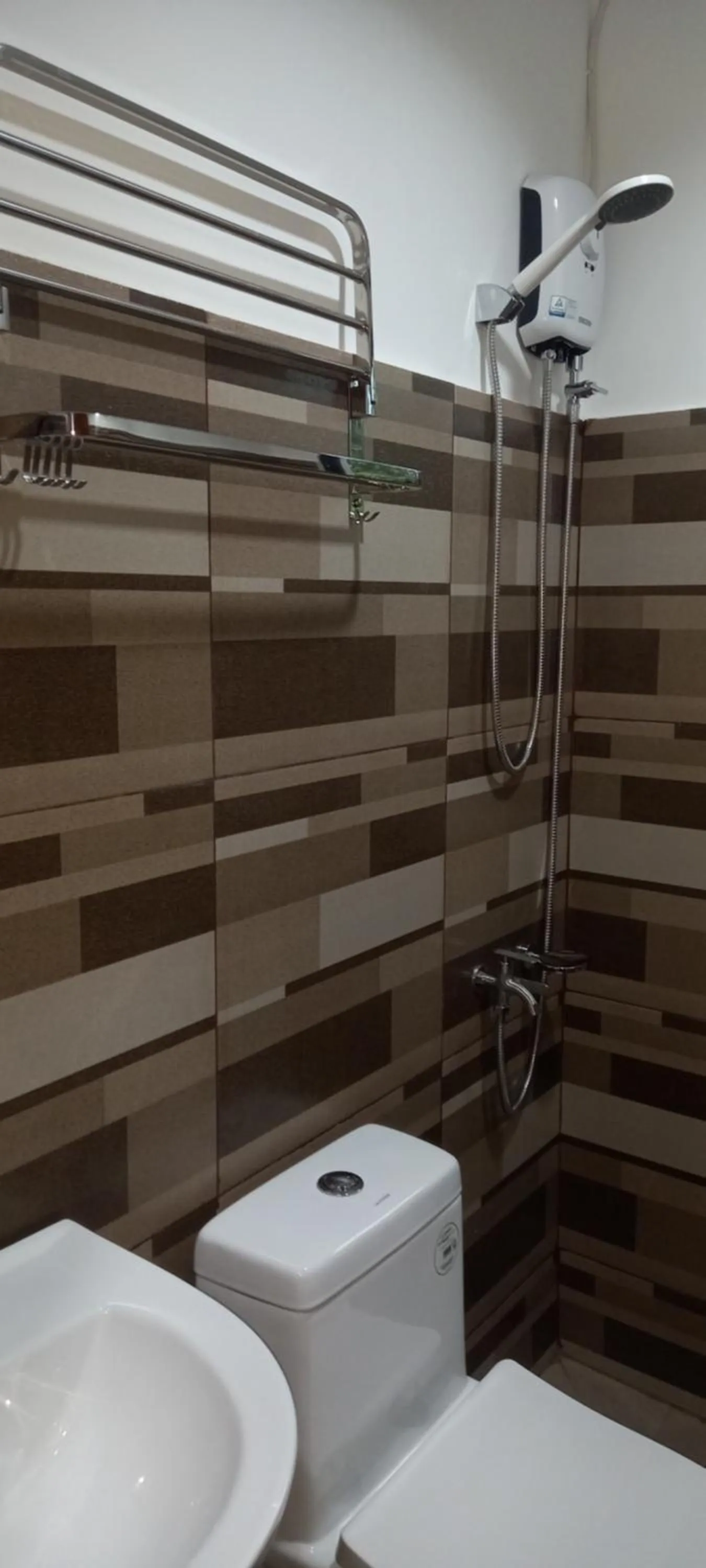 Shower in Lorraine Suites