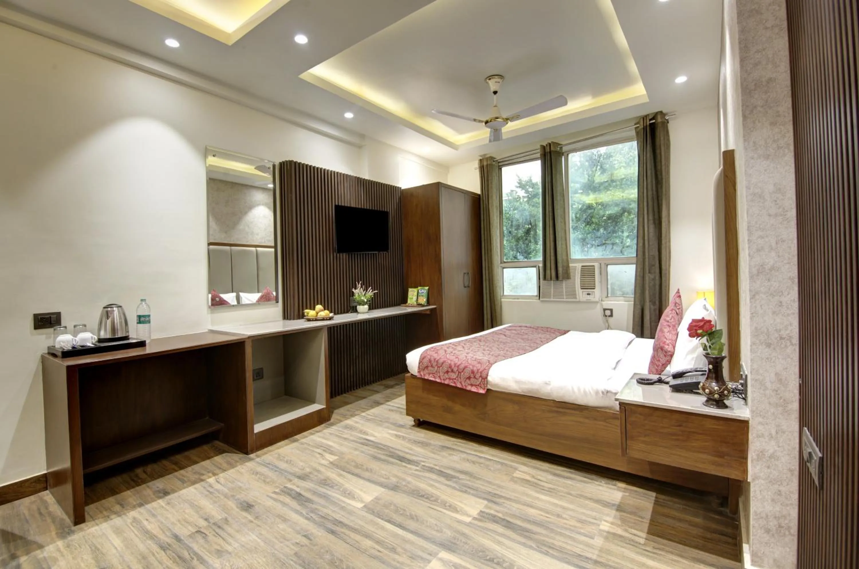 TV and multimedia in Hotel Kashish Plaza - 5 Mins From Metro Station