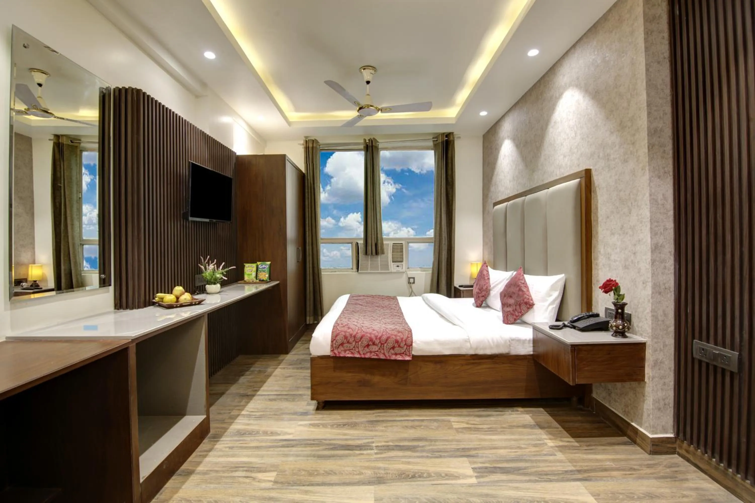 Bed in Hotel Kashish Plaza - 5 Mins From Metro Station