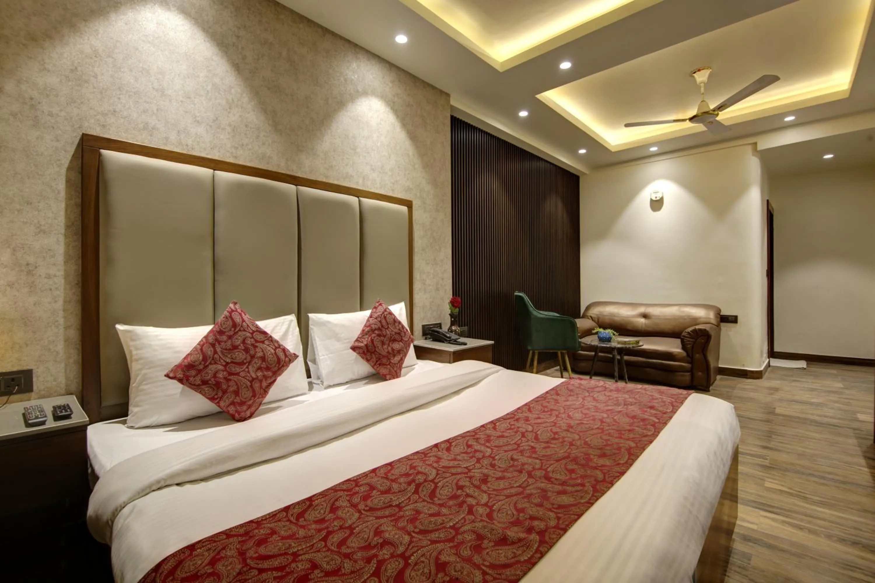 Bed in Hotel Kashish Plaza - 5 Mins From Metro Station