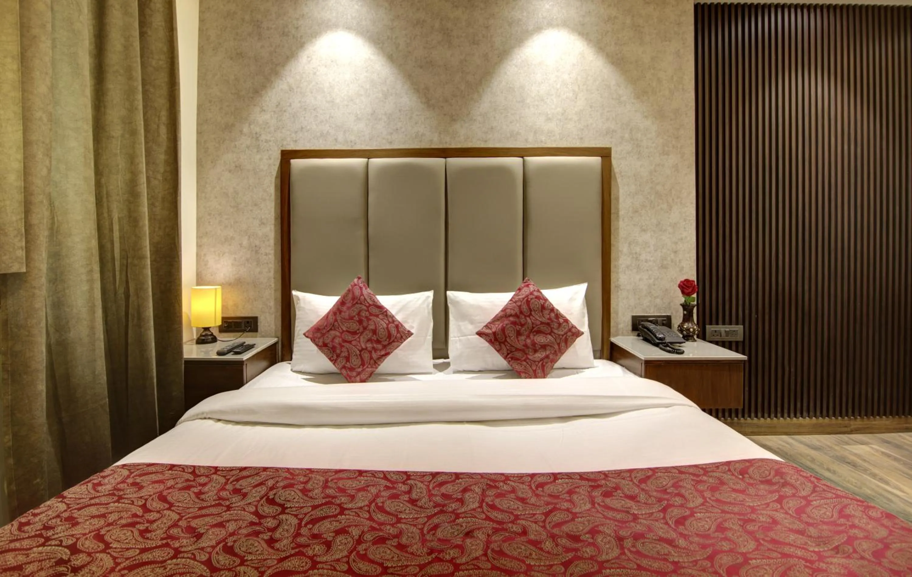 Bed in Hotel Kashish Plaza - 5 Mins From Metro Station