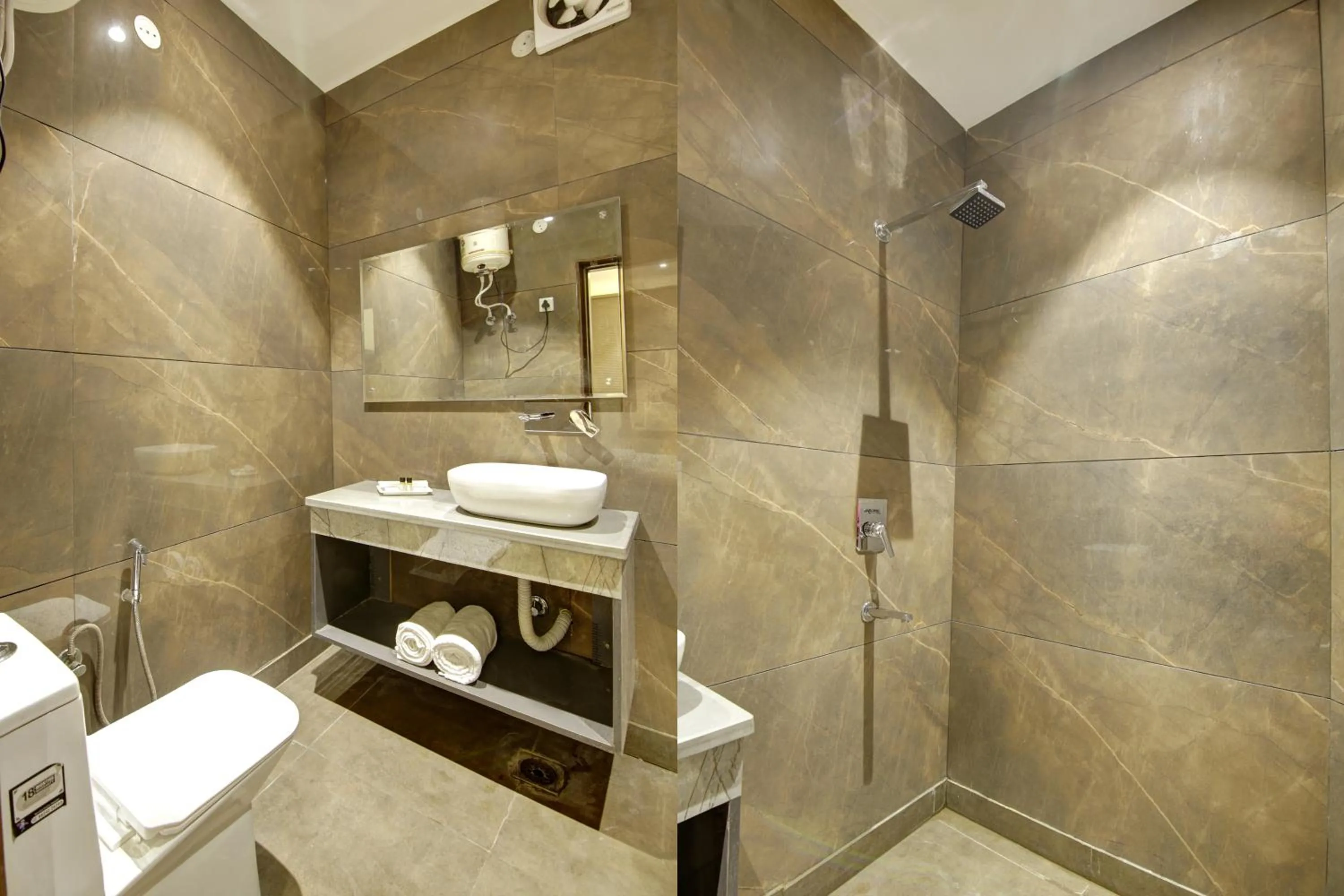 Bathroom in Hotel Kashish Plaza - 5 Mins From Metro Station