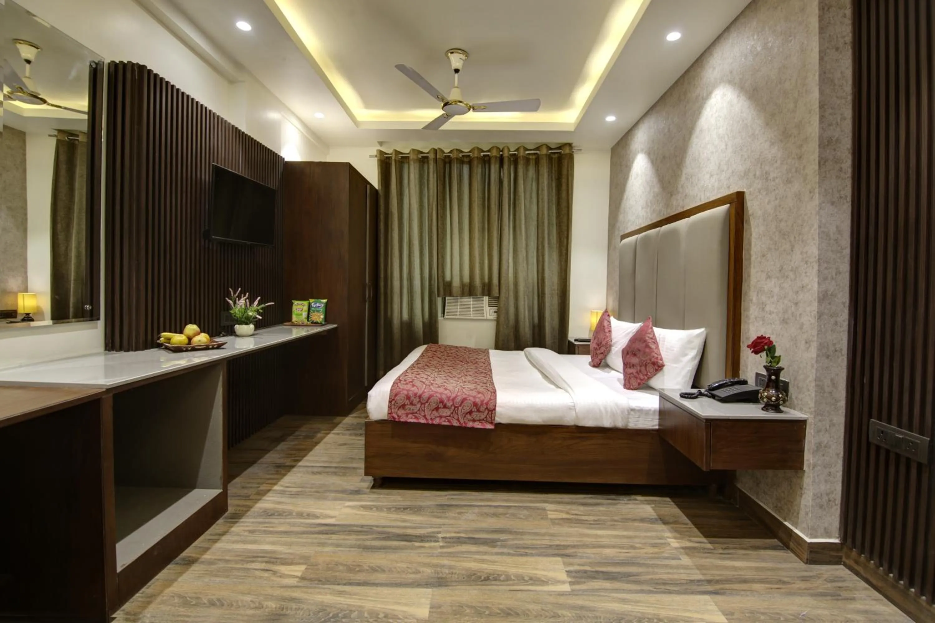 Living room in Hotel Kashish Plaza - 5 Mins From Metro Station
