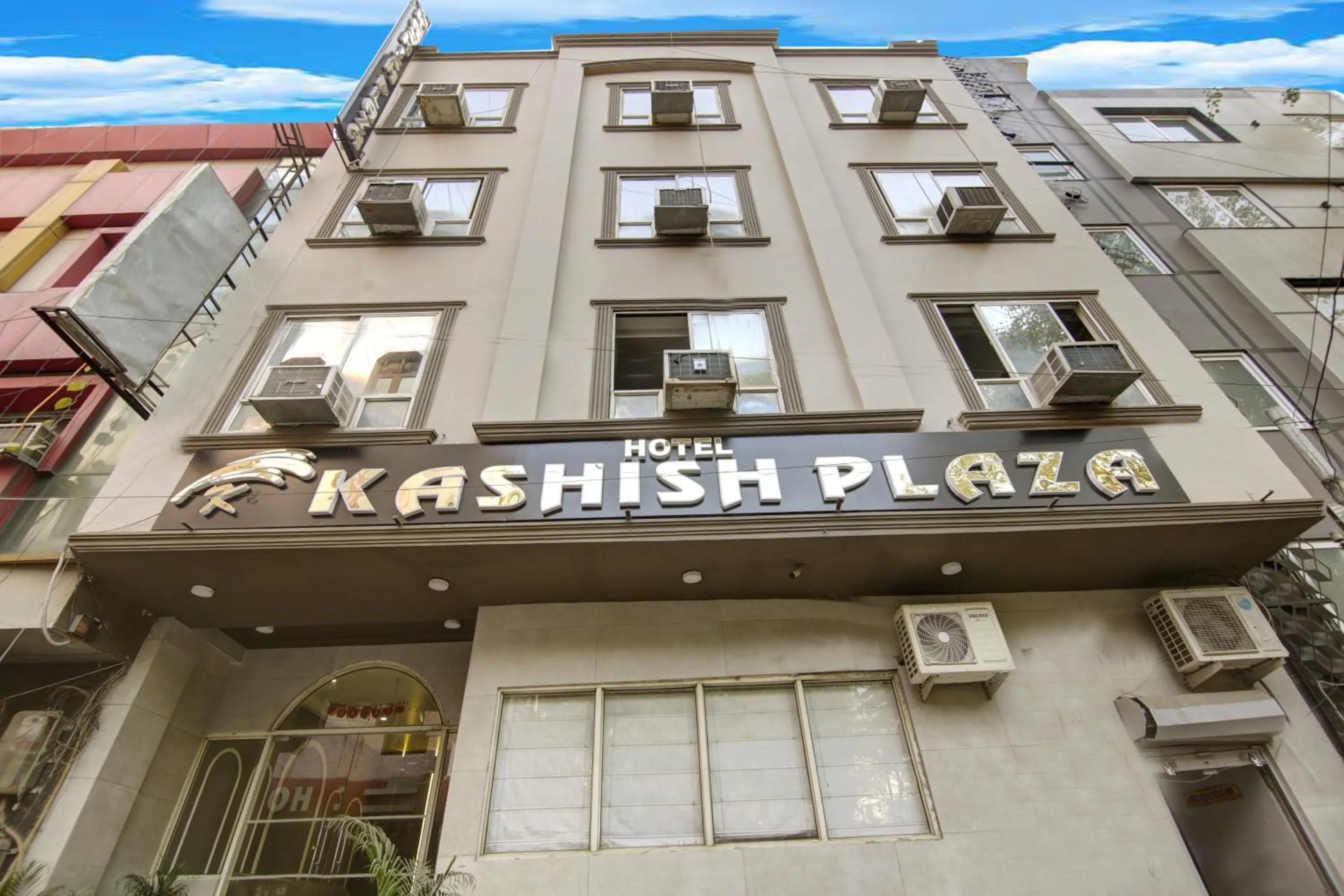 Property building in Hotel Kashish Plaza - 5 Mins From Metro Station
