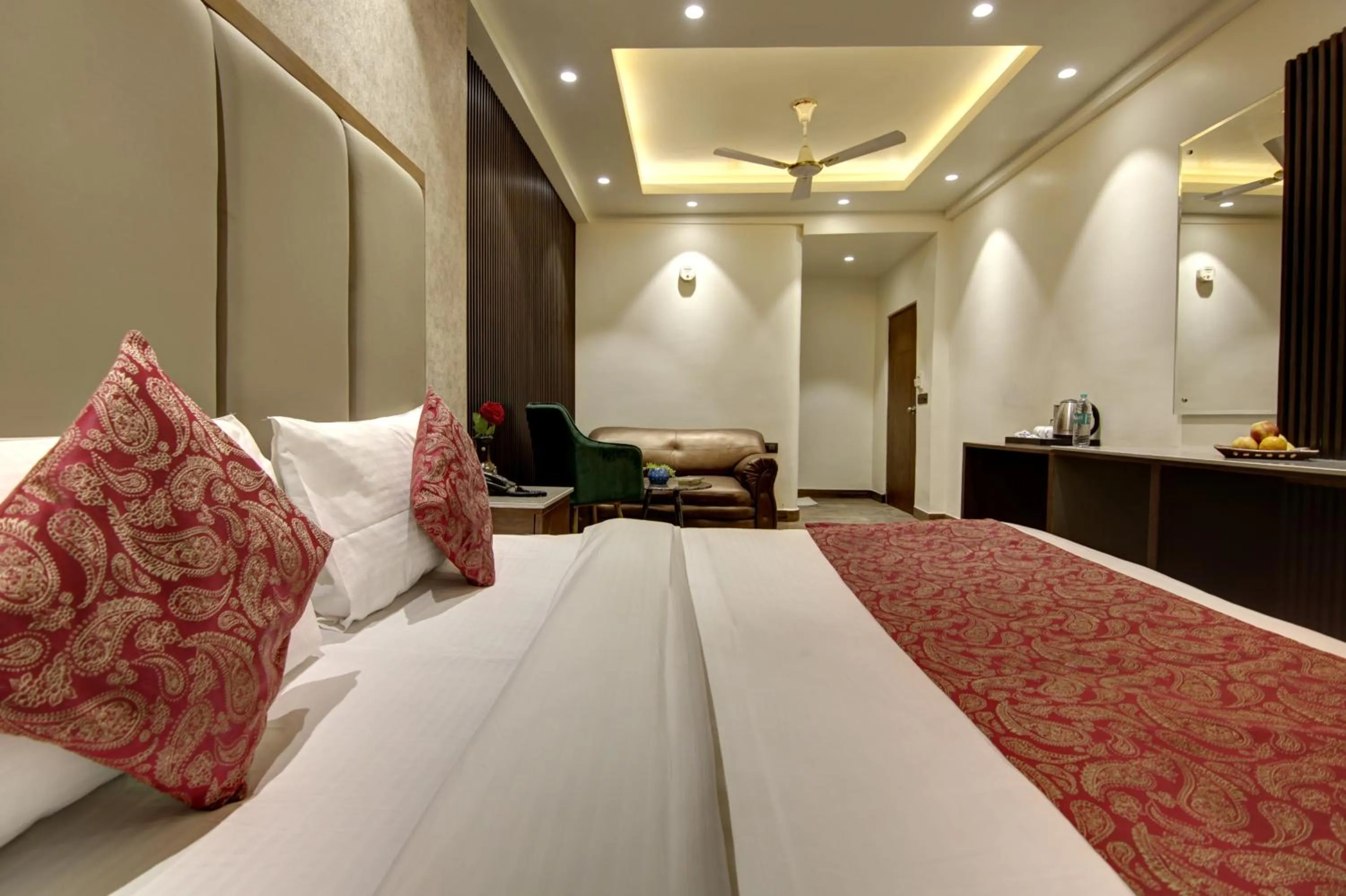 Bedroom in Hotel Kashish Plaza - 5 Mins From Metro Station