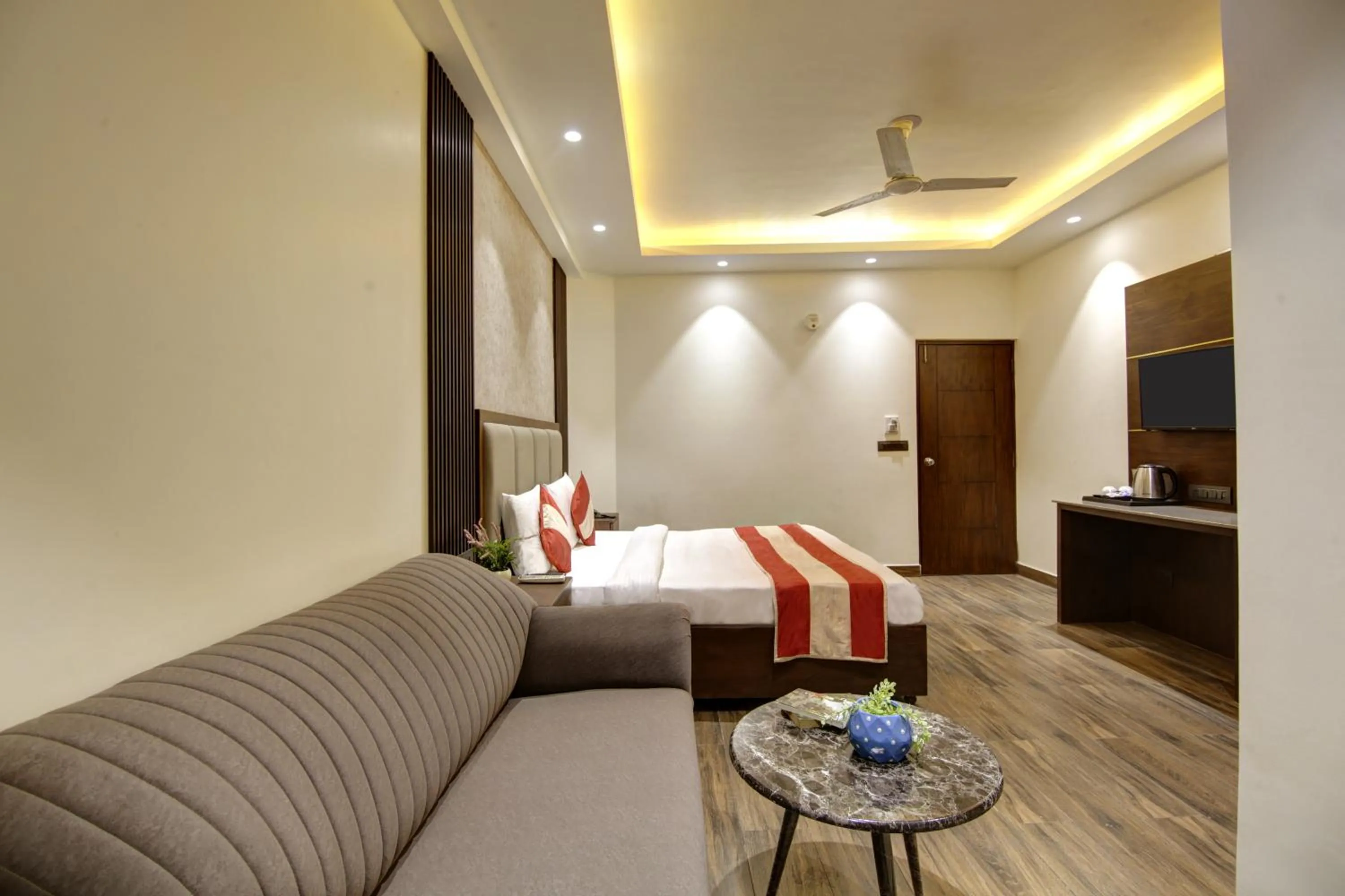 Bed in Hotel Kashish Plaza - 5 Mins From Metro Station