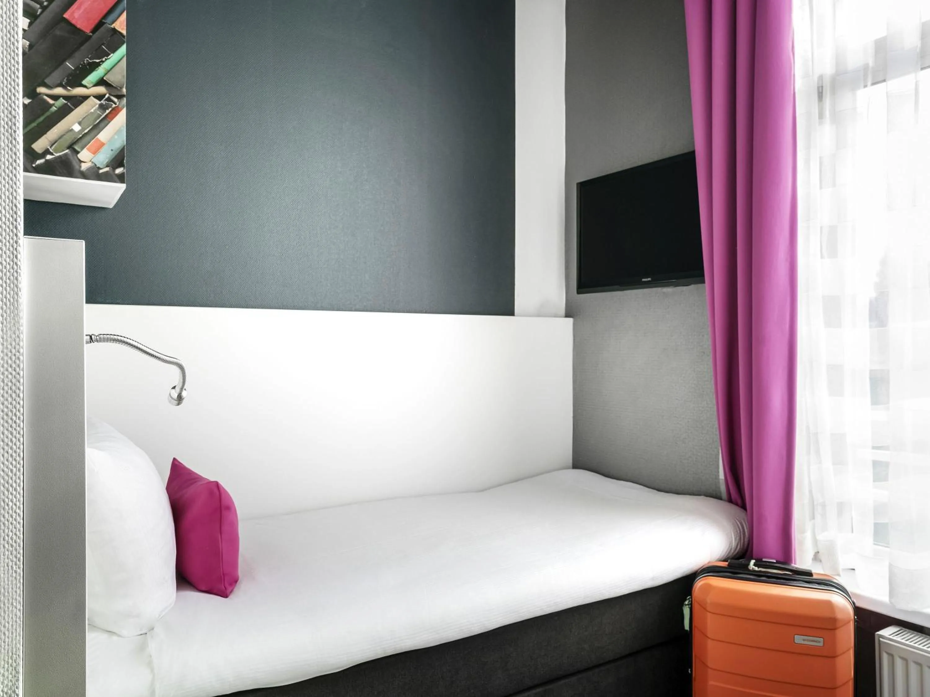 Bedroom, Bed in ibis Styles Amsterdam Amstel