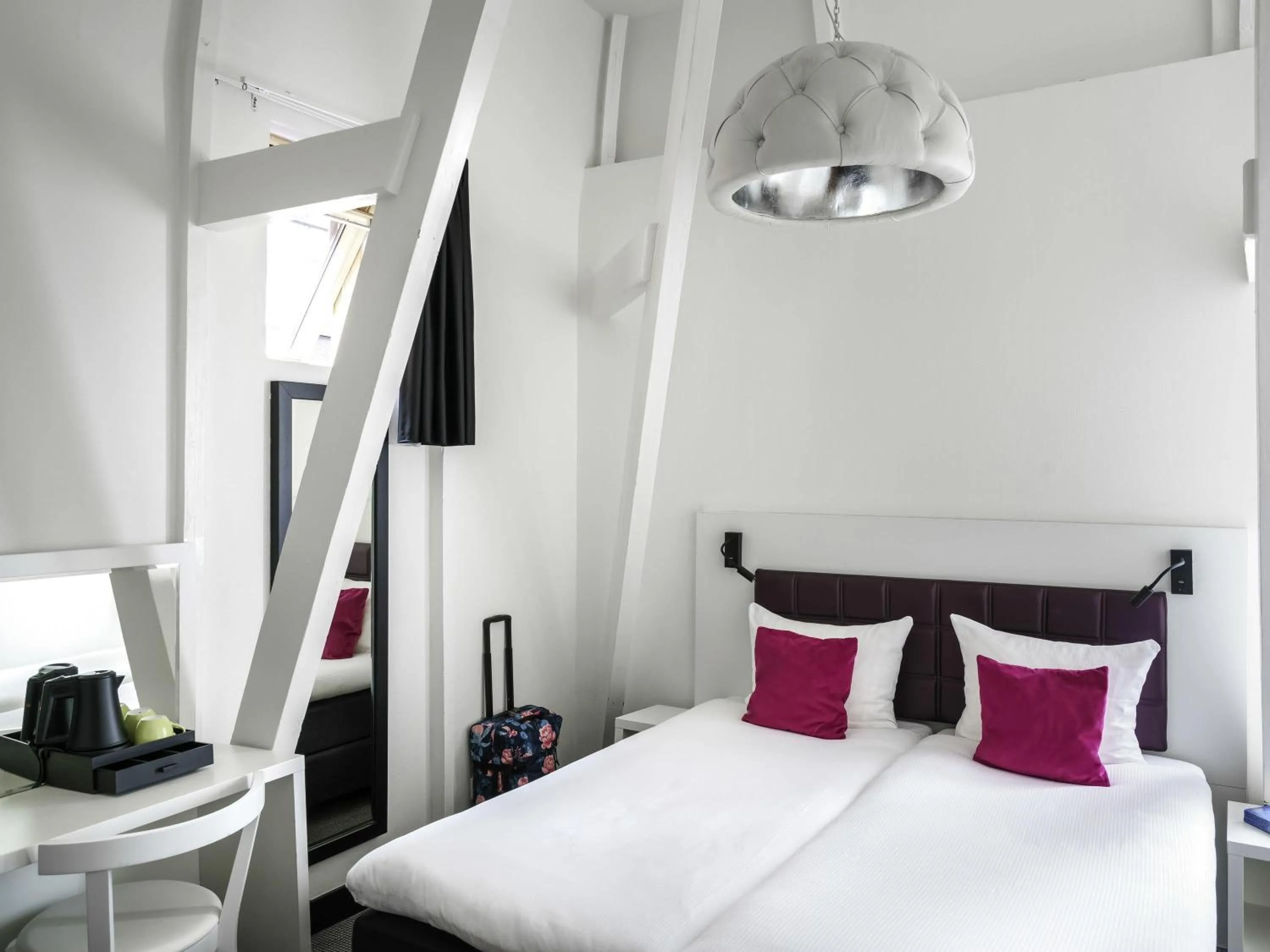 Bedroom, Bed in ibis Styles Amsterdam Amstel