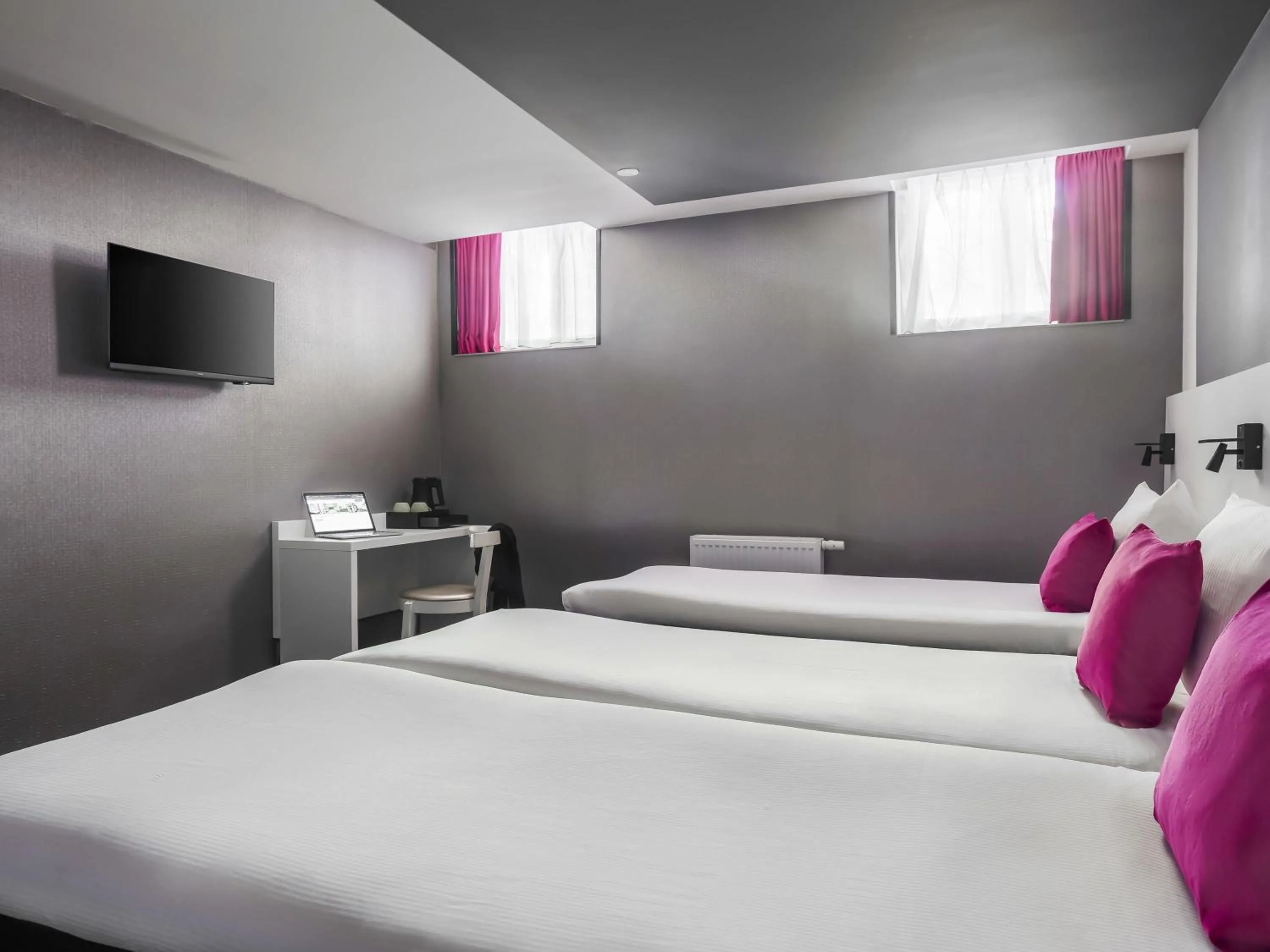 Bedroom, Bed in ibis Styles Amsterdam Amstel