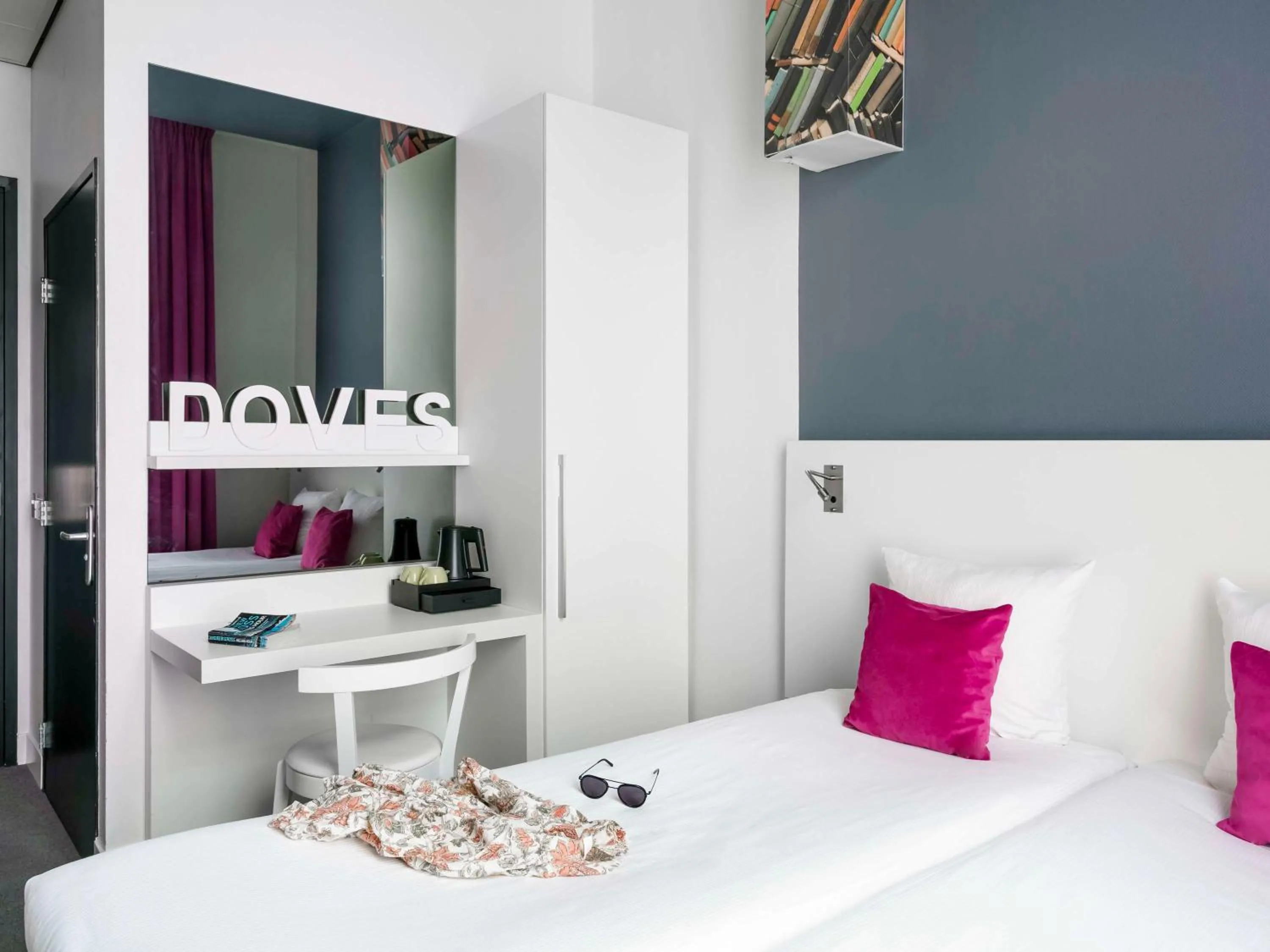 Bedroom, Bed in ibis Styles Amsterdam Amstel