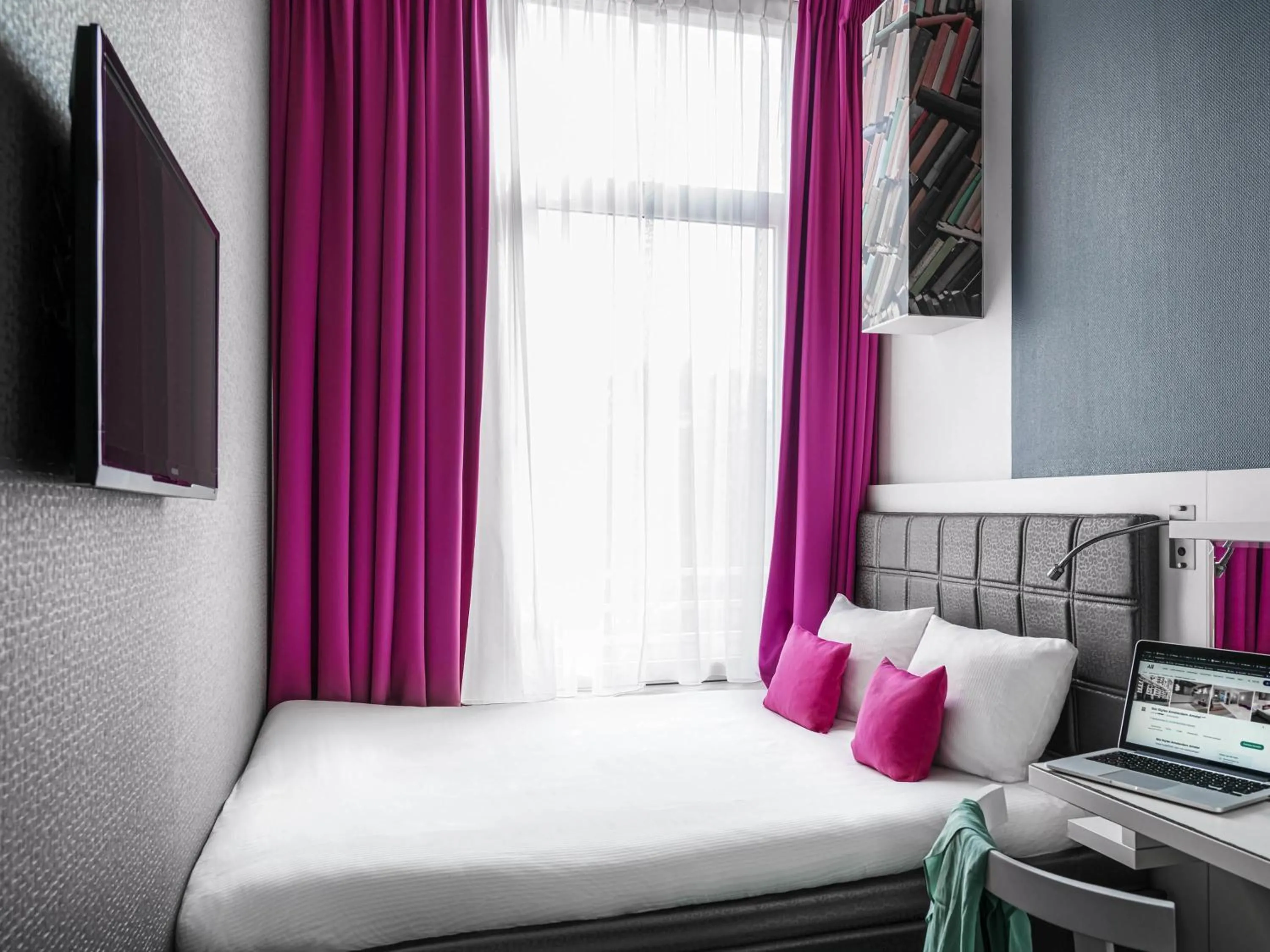 Bedroom, Bed in ibis Styles Amsterdam Amstel