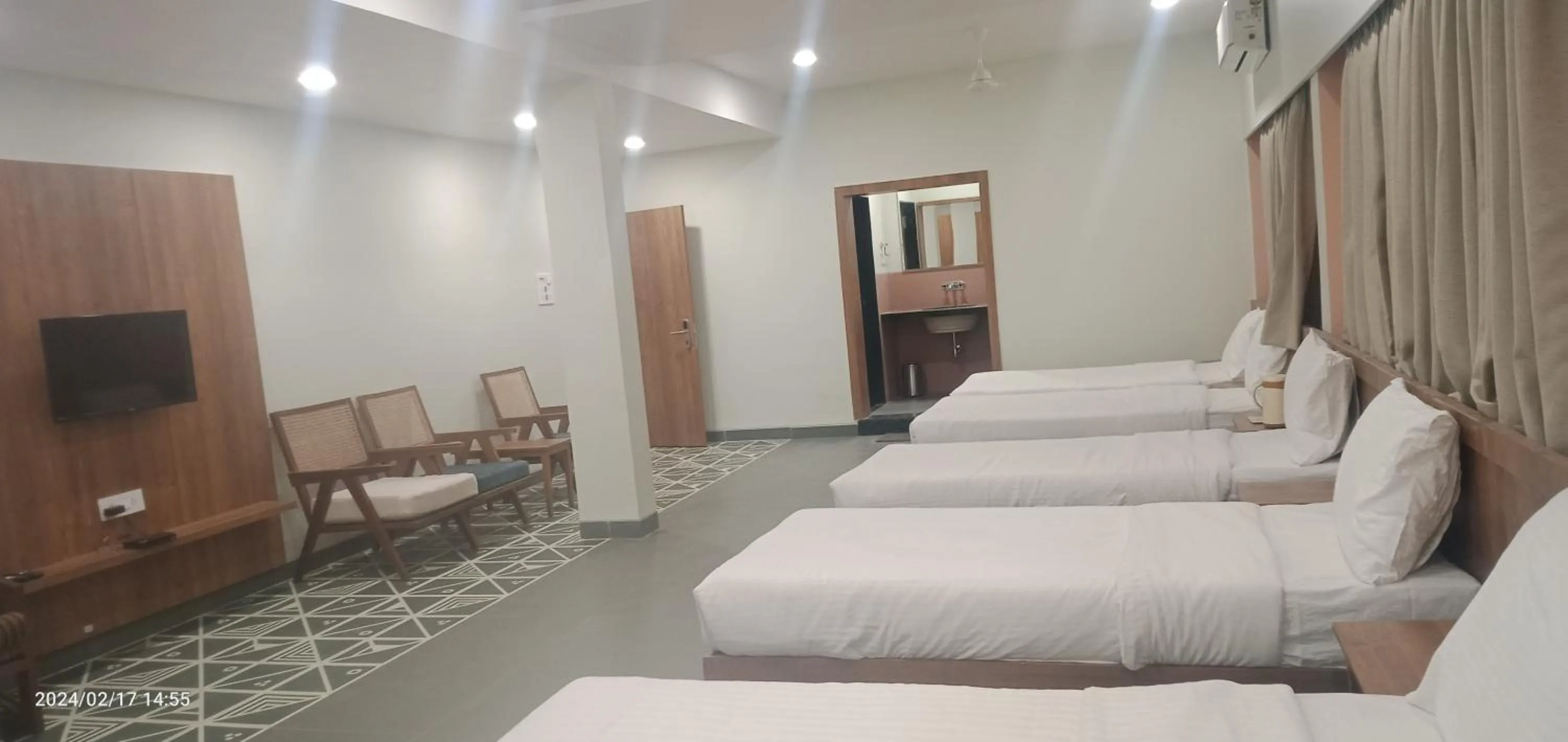 air conditioner, Bed in Hotel Ashray