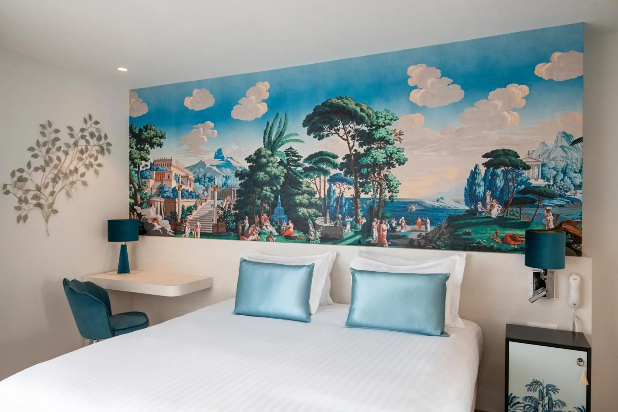 Bed in Résidence Hôtelière Chambord au coeur de Menton - entièrement rénovée