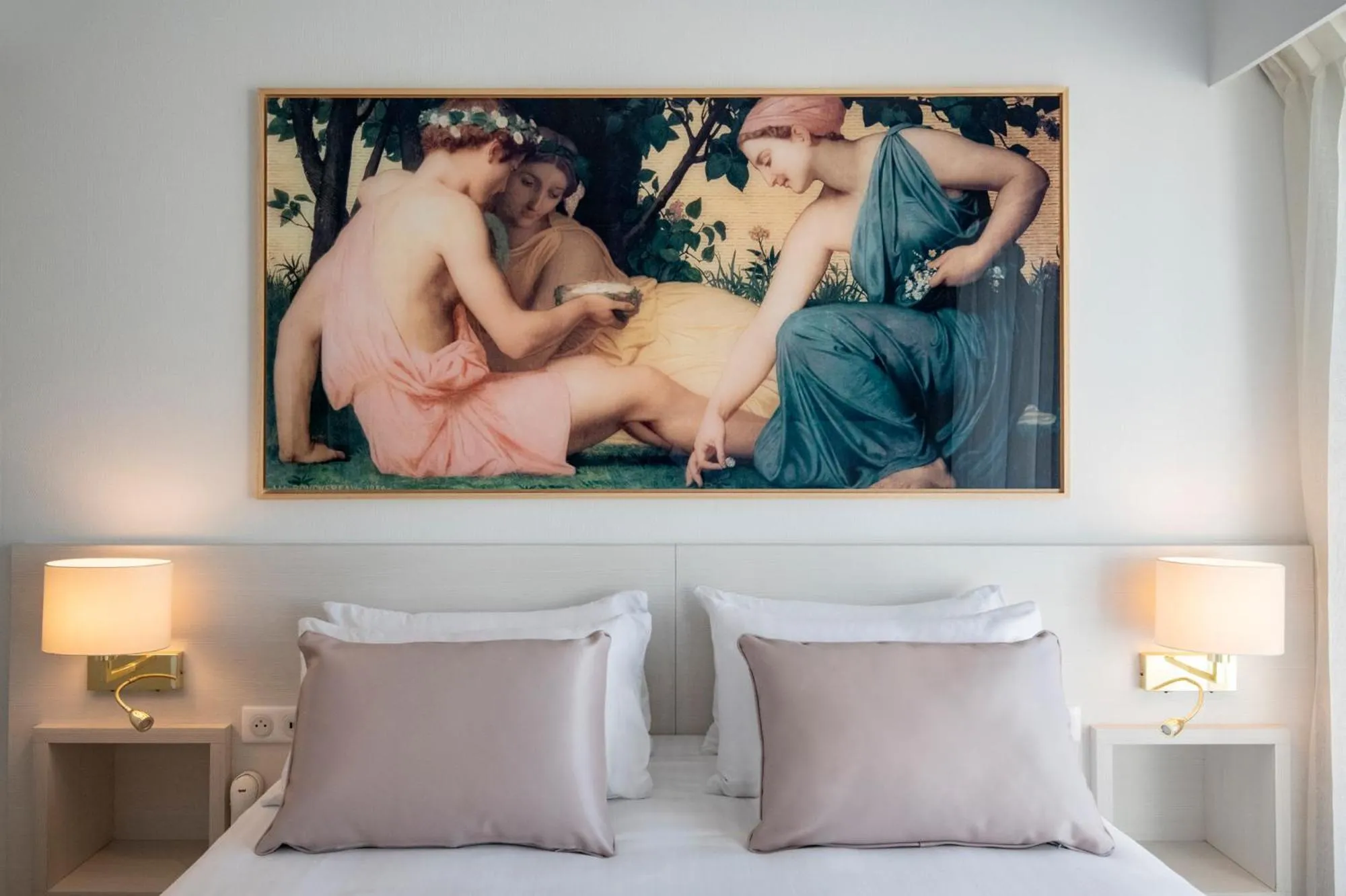 Bed in Résidence Hôtelière Chambord au coeur de Menton - entièrement rénovée