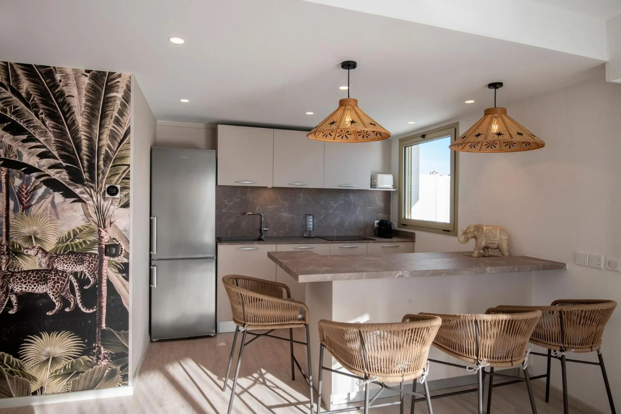 Kitchen or kitchenette in Résidence Hôtelière Chambord au coeur de Menton - entièrement rénovée