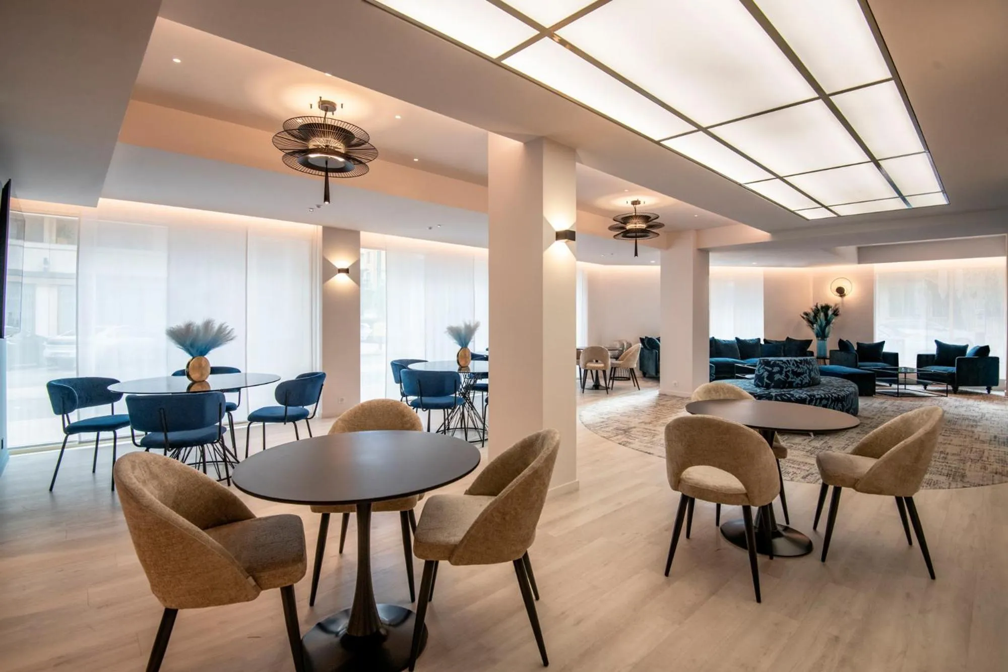 Lobby or reception in Résidence Hôtelière Chambord au coeur de Menton - entièrement rénovée