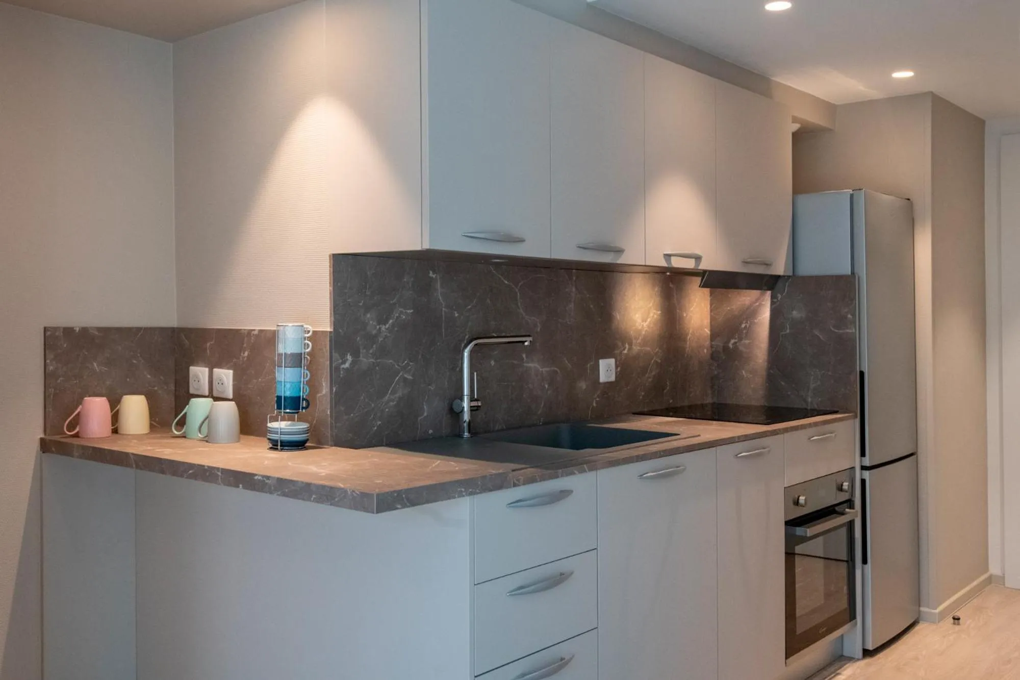 Kitchen or kitchenette in Résidence Hôtelière Chambord au coeur de Menton - entièrement rénovée