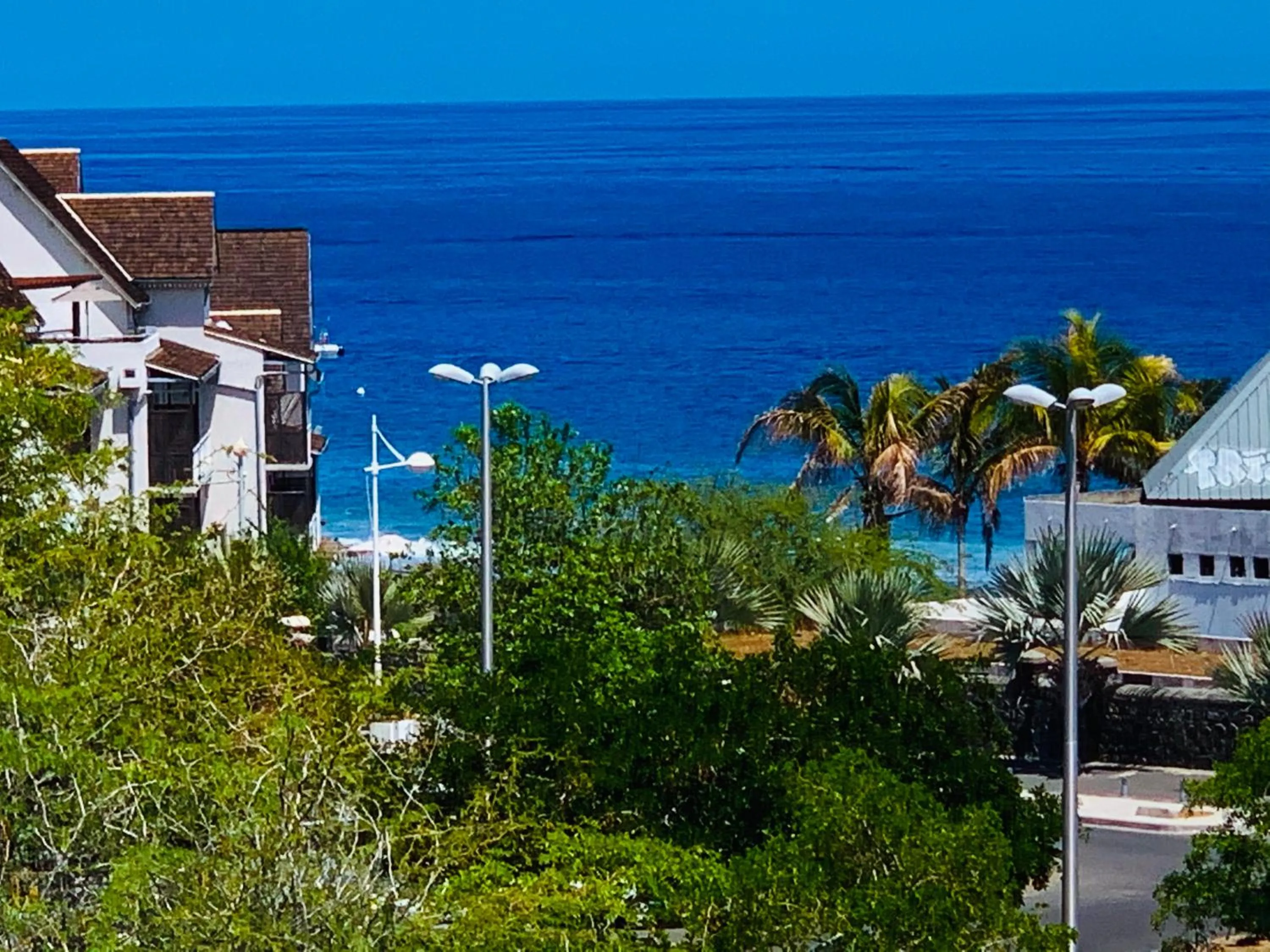 MARINA , 2mn à PIEDS PLAGE BOUCAN CANOT