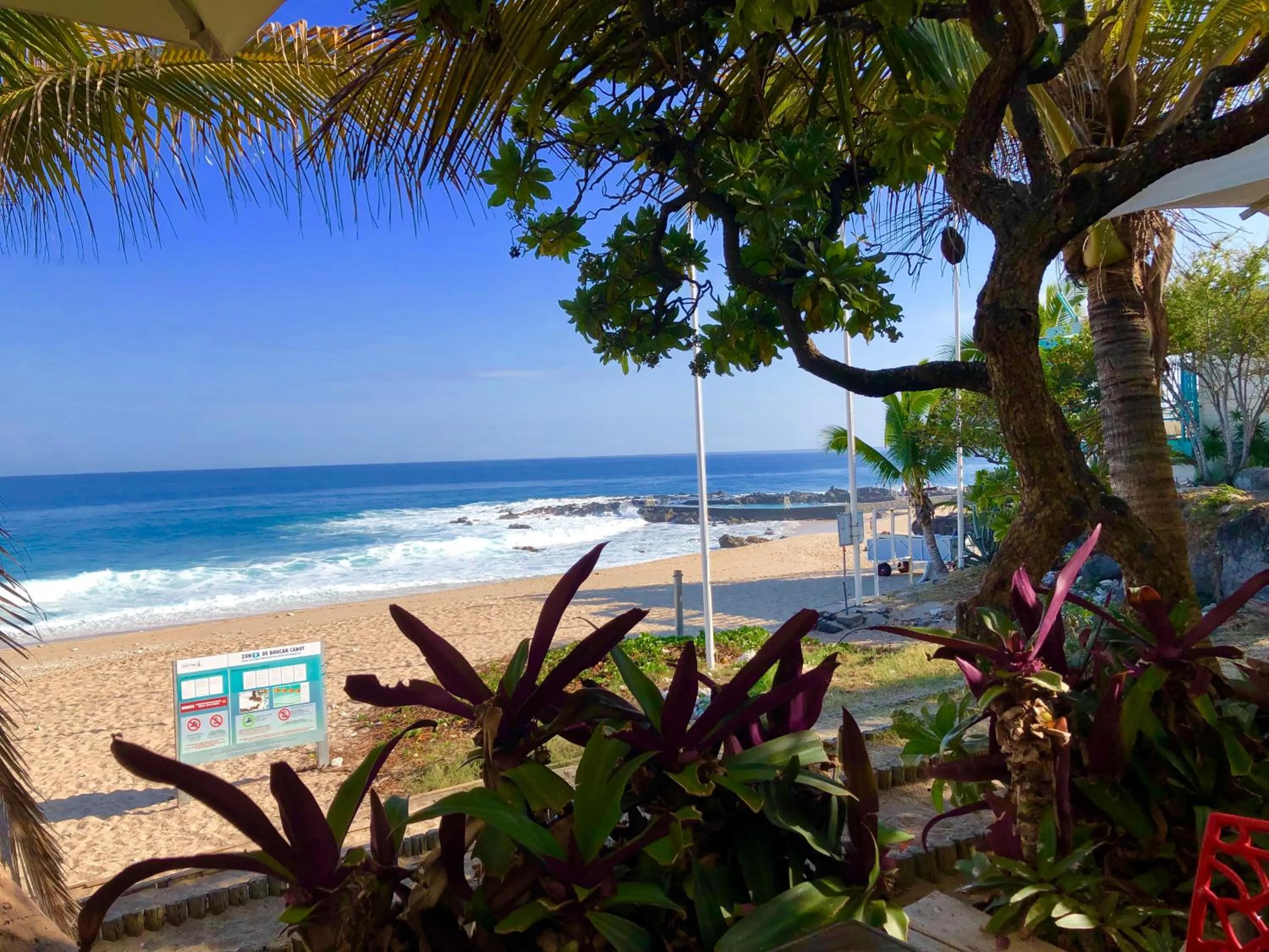 MARINA , 2mn à PIEDS PLAGE BOUCAN CANOT