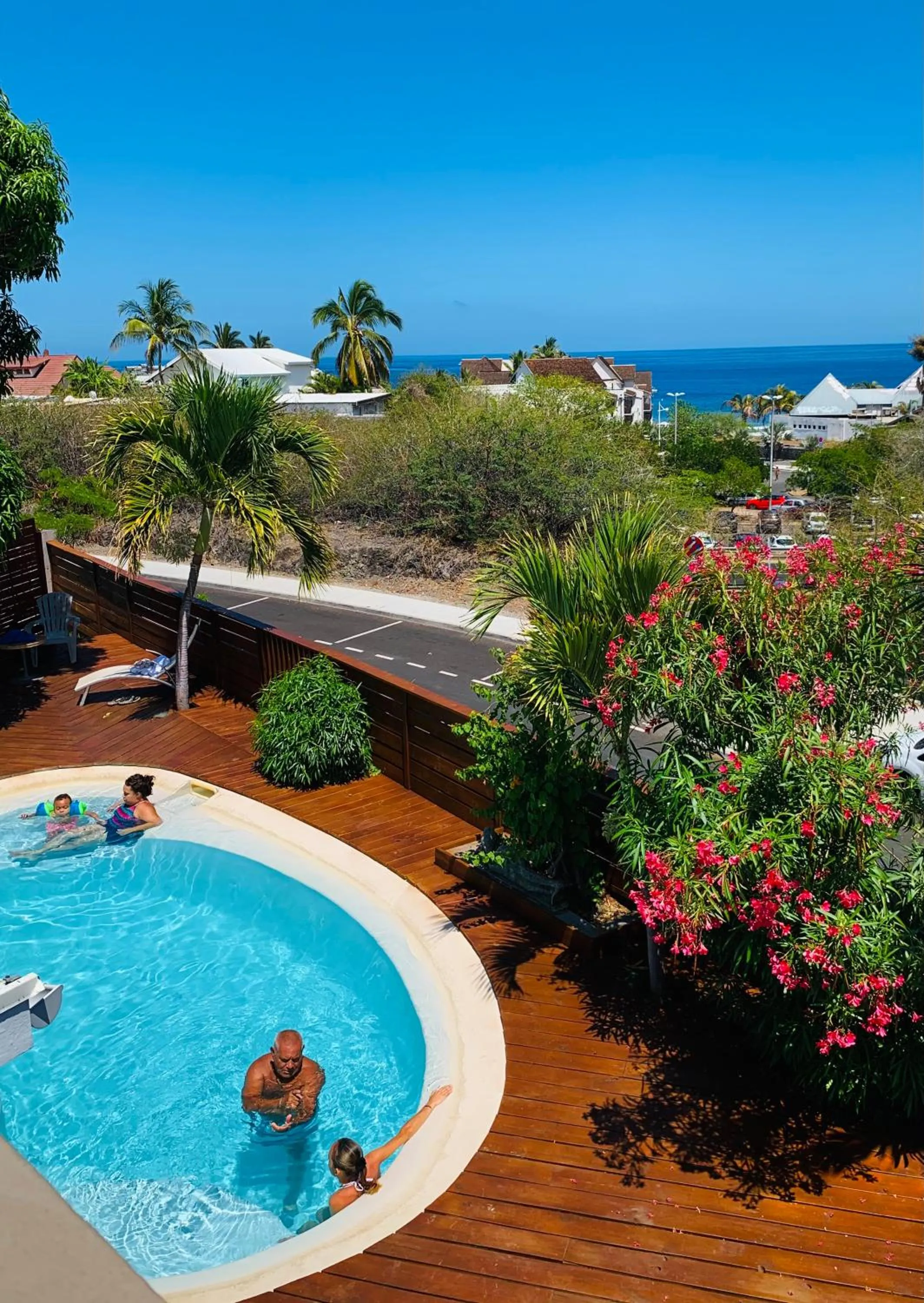 MARINA , 2mn à PIEDS PLAGE BOUCAN CANOT