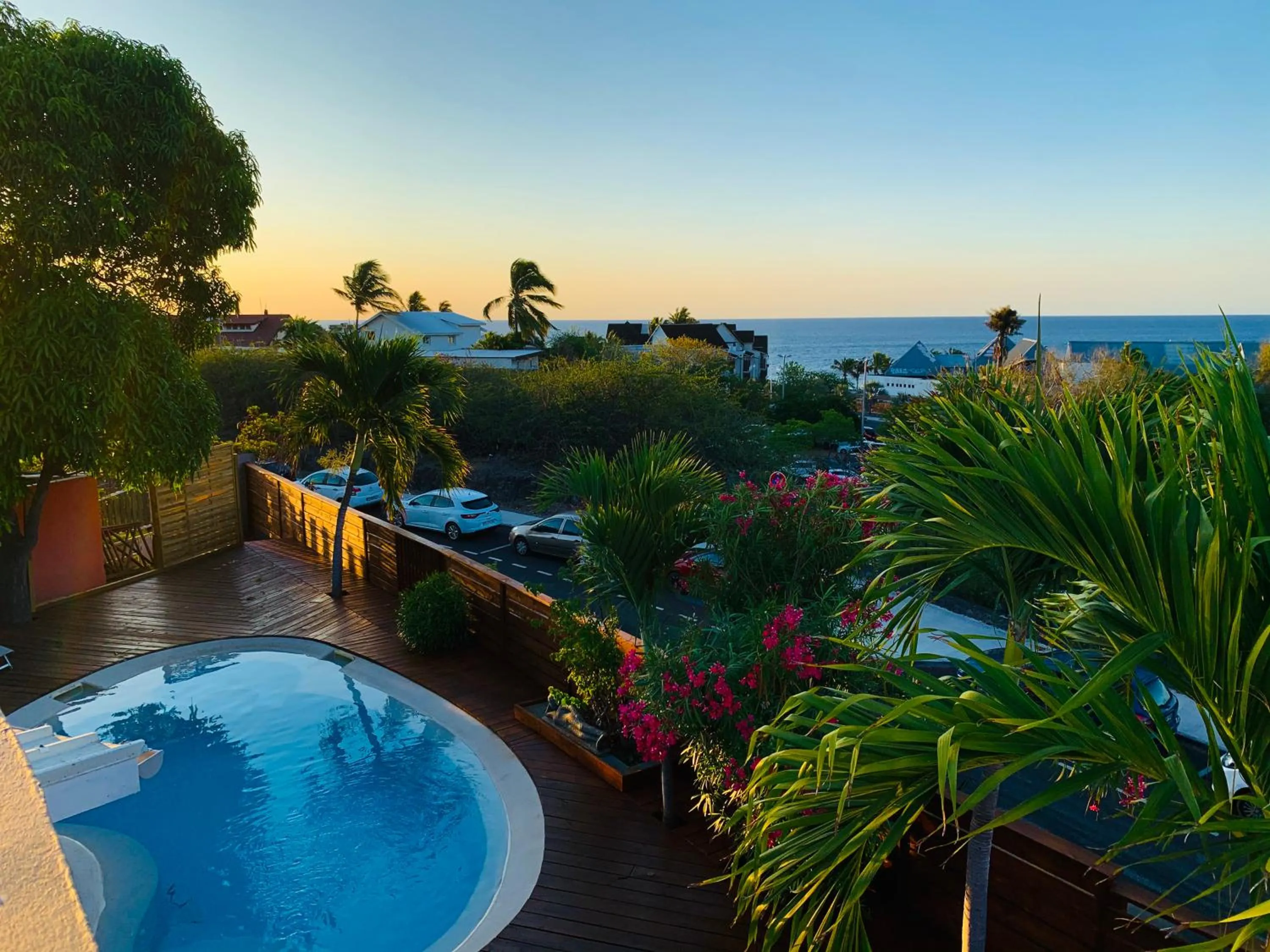 MARINA , 2mn à PIEDS PLAGE BOUCAN CANOT