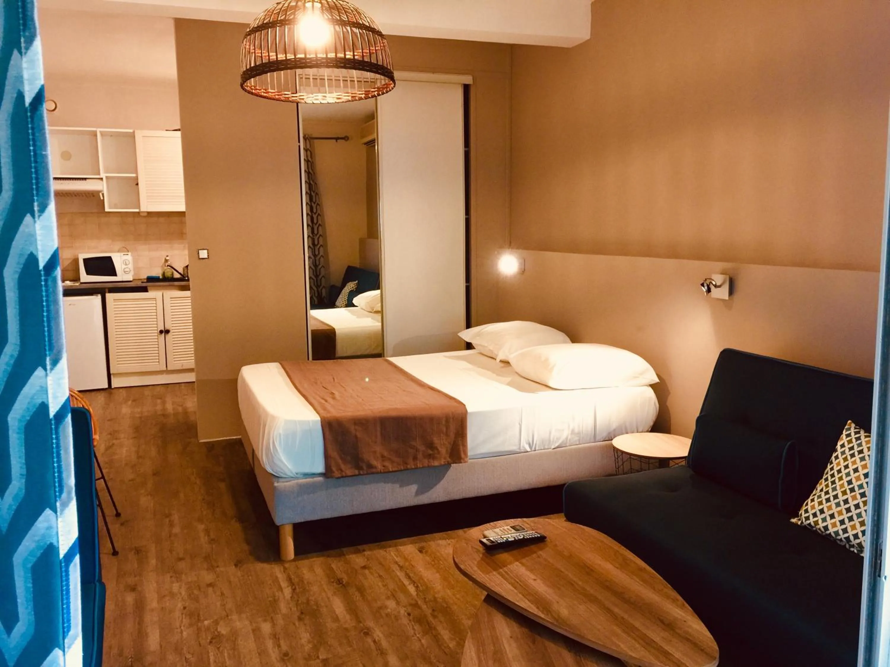 MARINA , 2mn à PIEDS PLAGE BOUCAN CANOT