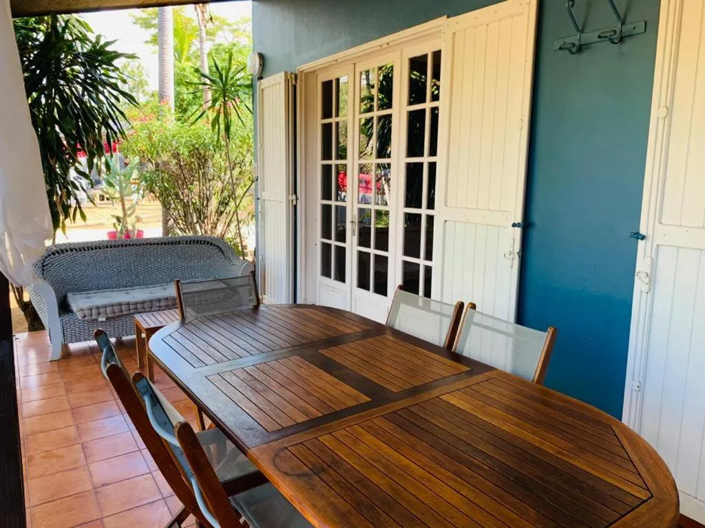 MARINA , 2mn à PIEDS PLAGE BOUCAN CANOT