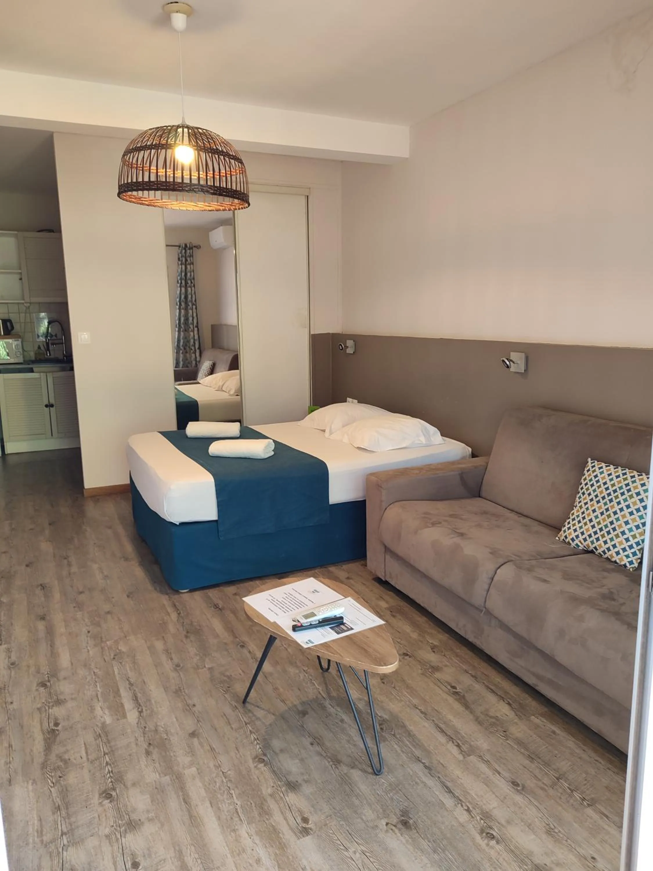 MARINA , 2mn à PIEDS PLAGE BOUCAN CANOT