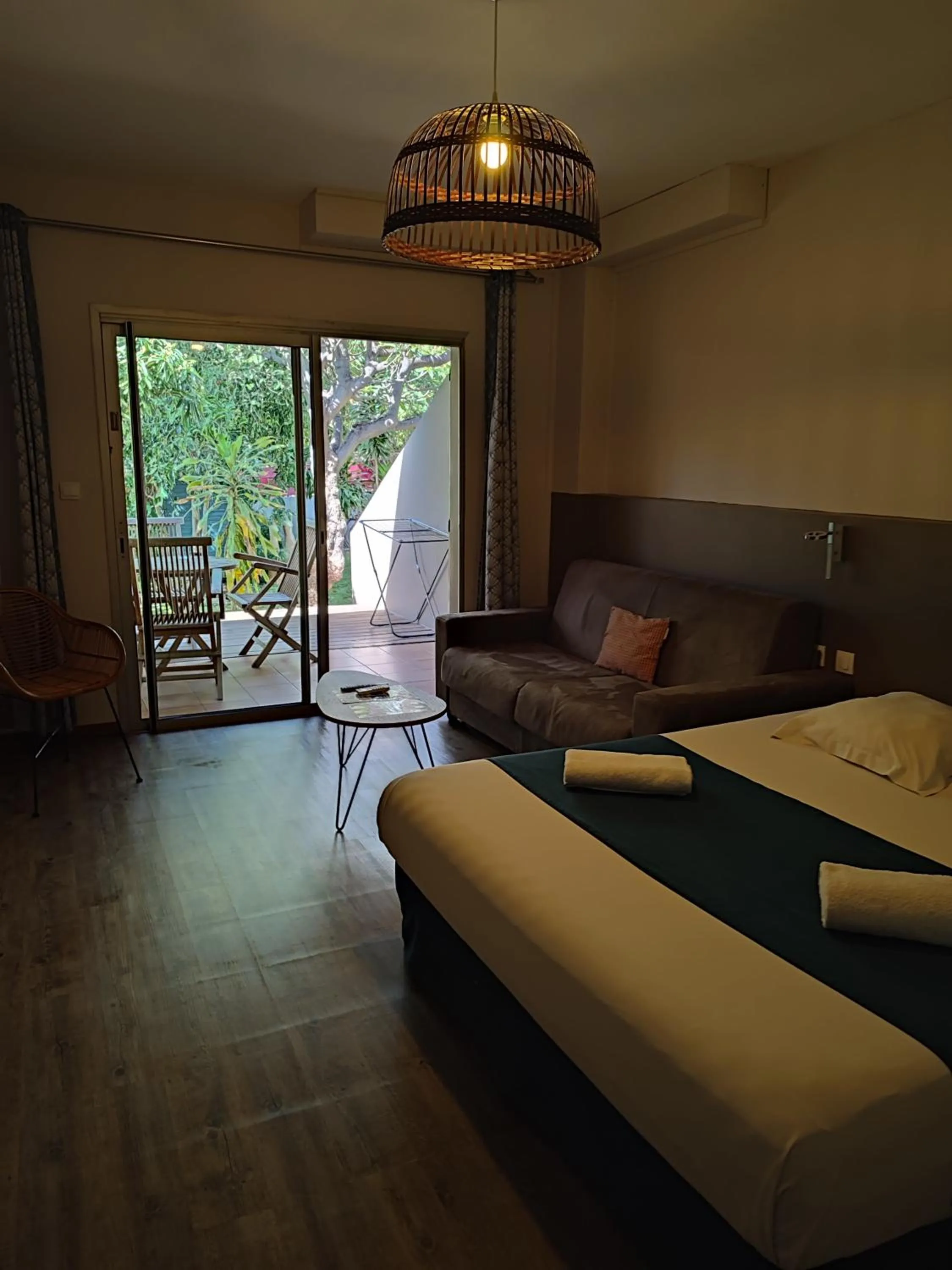 MARINA , 2mn à PIEDS PLAGE BOUCAN CANOT