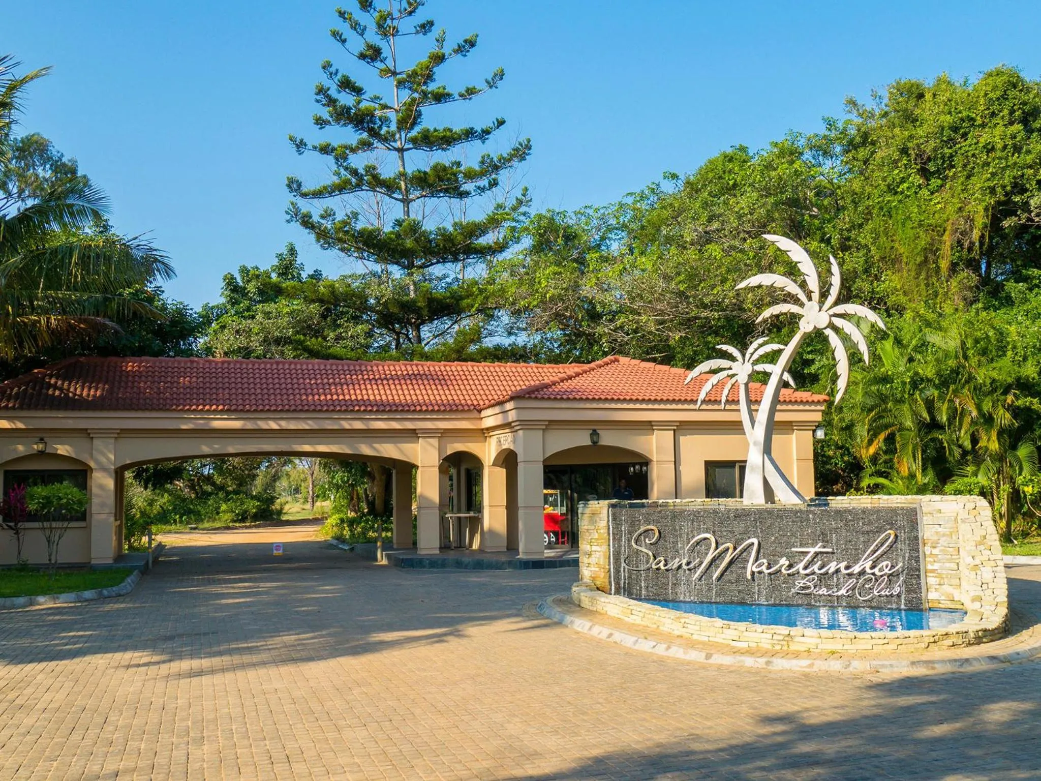 Facade/entrance in San Martinho Beach Club
