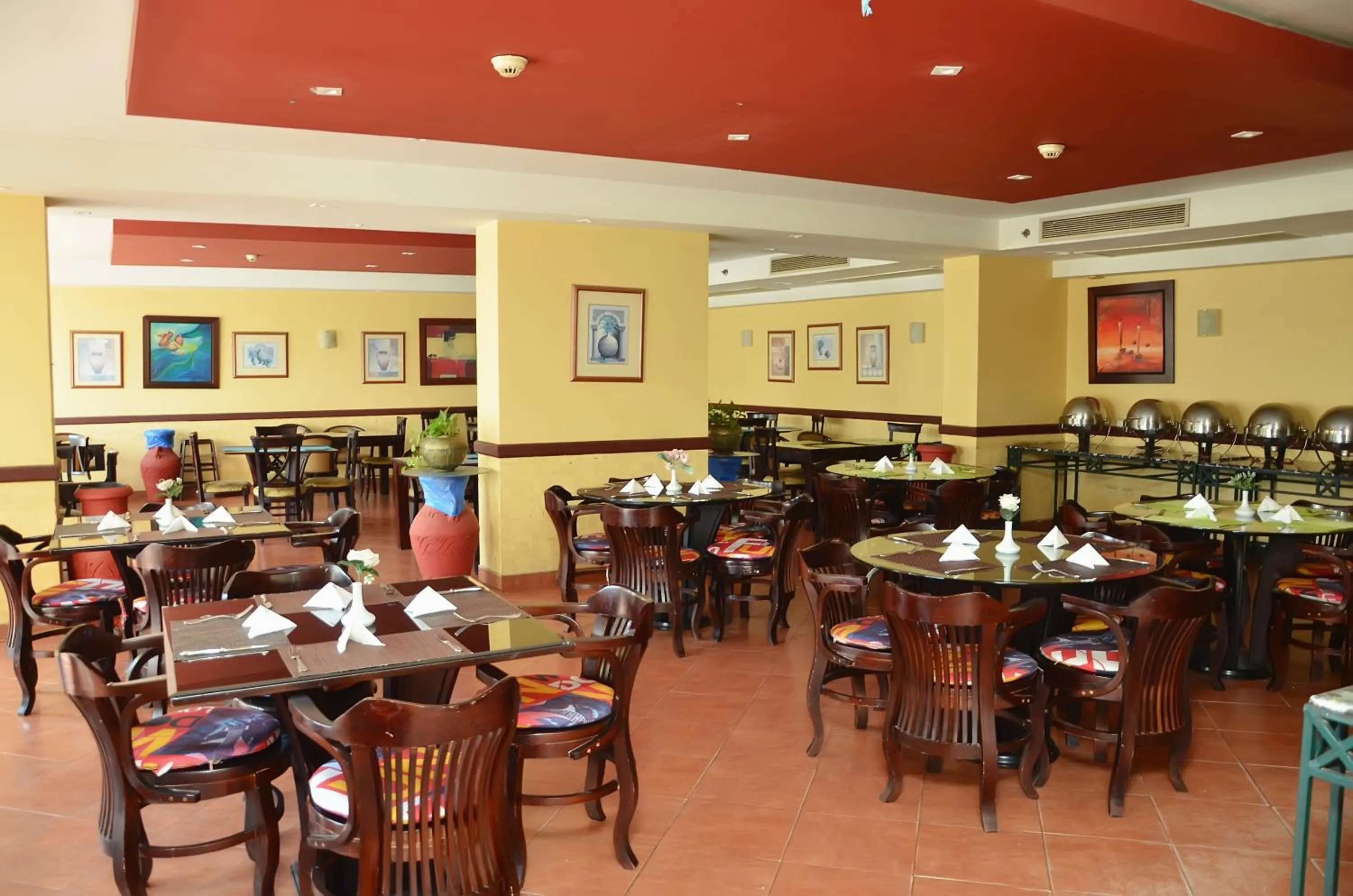 Restaurant/places to eat in Aracan Pyramid Hotel