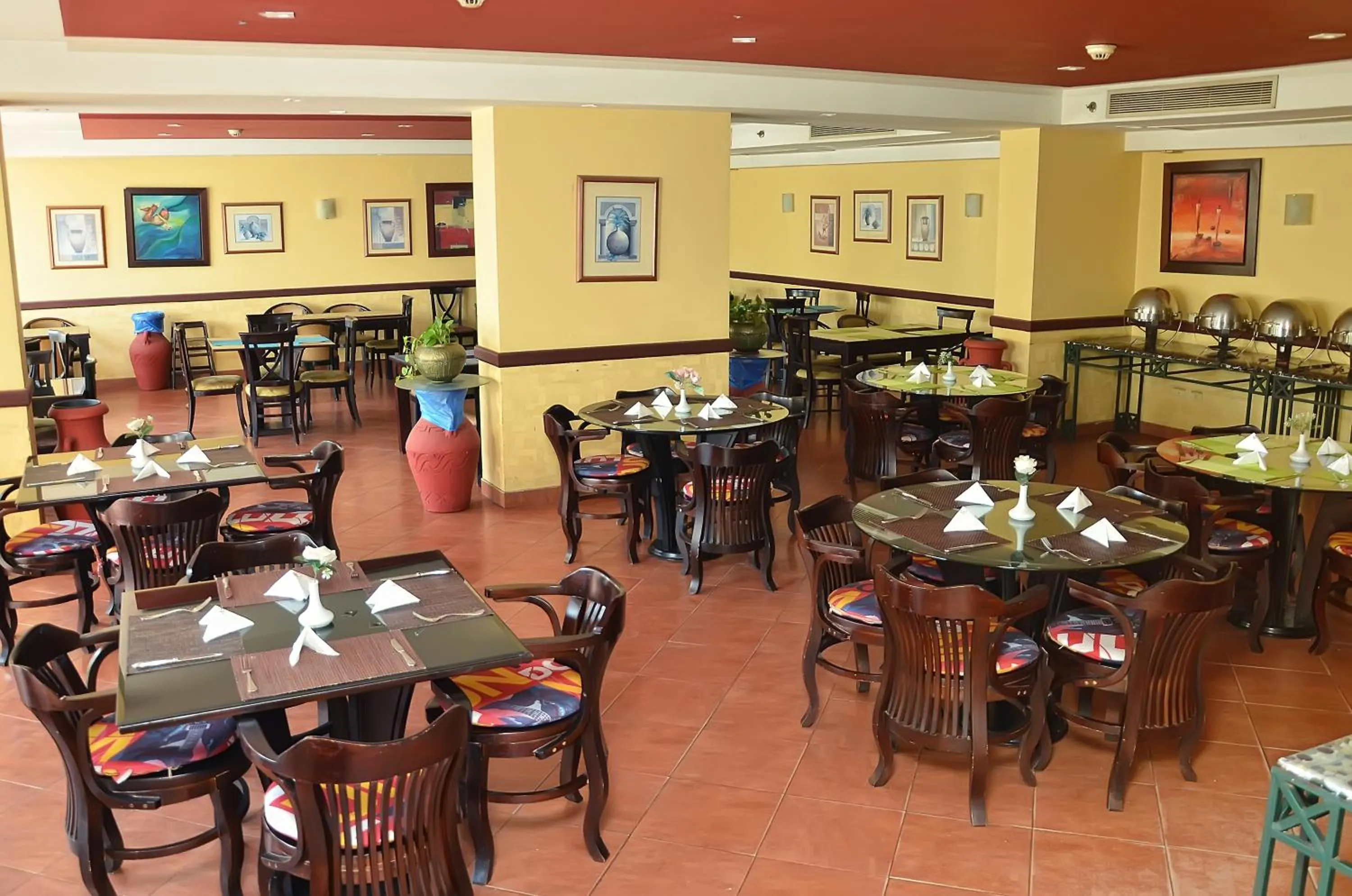 Restaurant/places to eat in Aracan Pyramid Hotel