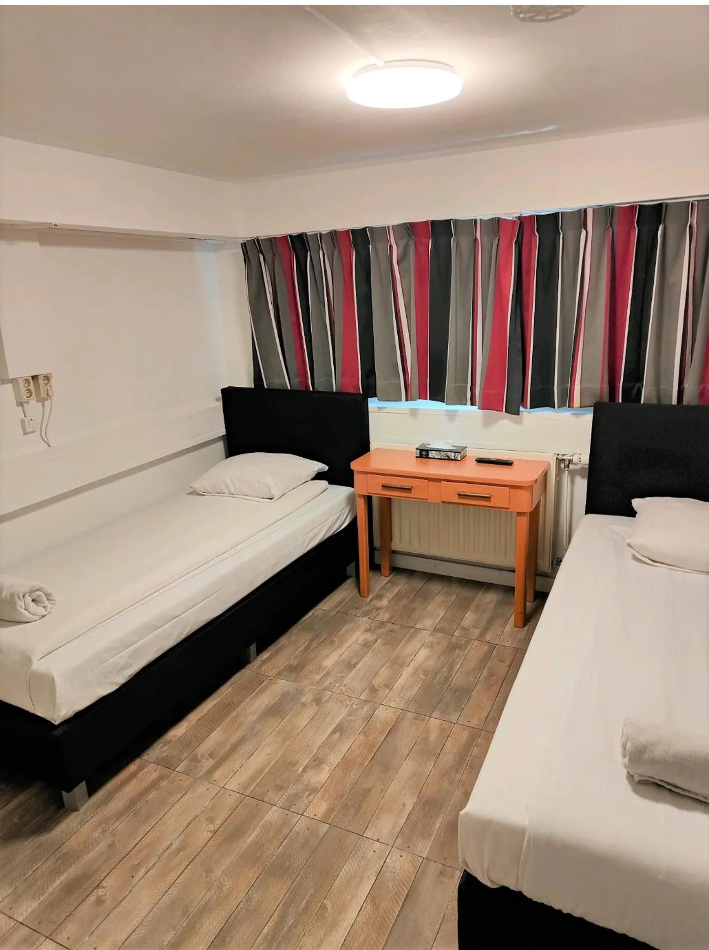 Photo of the whole room in Hotel Holland Lodge