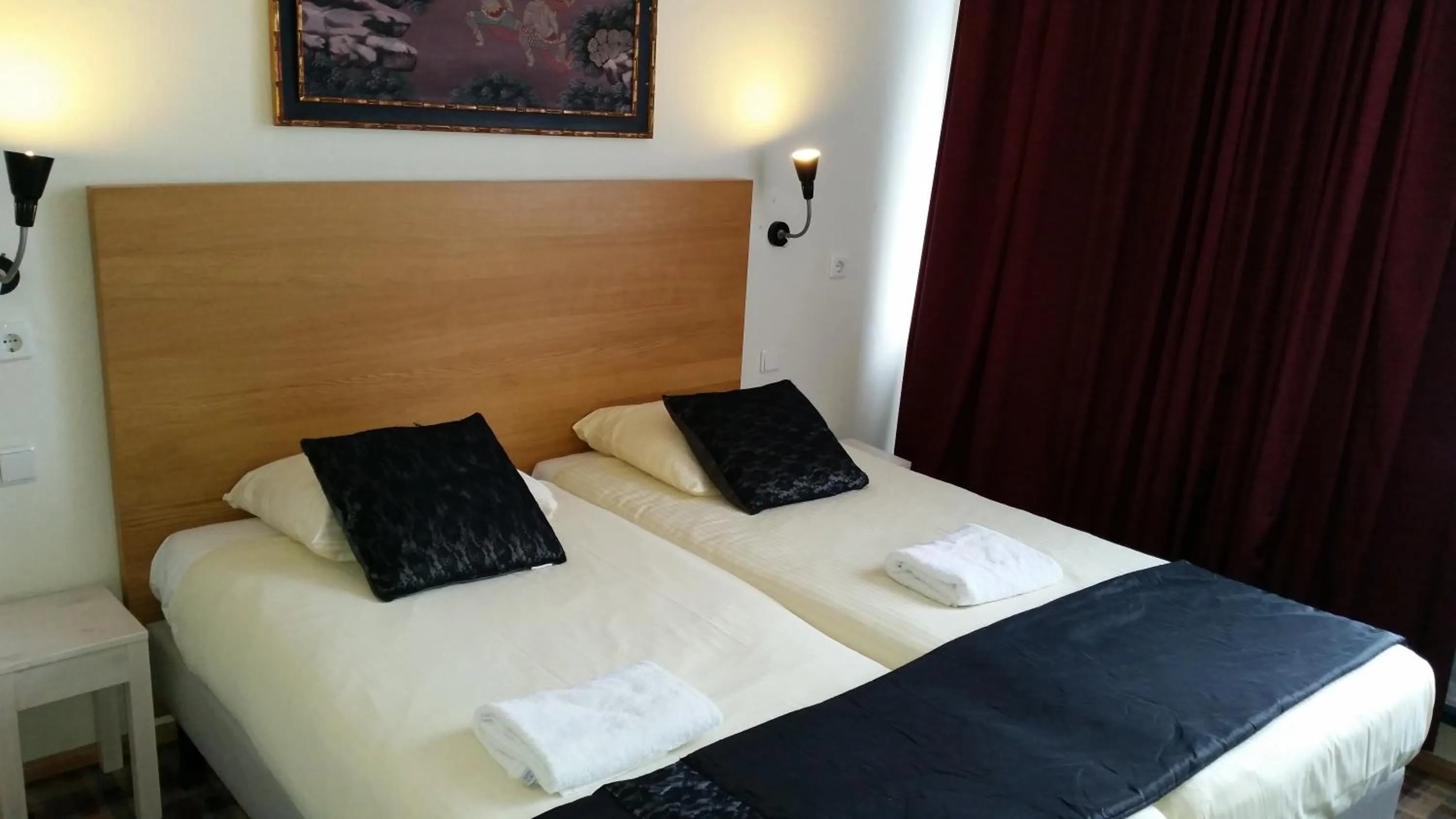 Bed in Hotel Holland Lodge