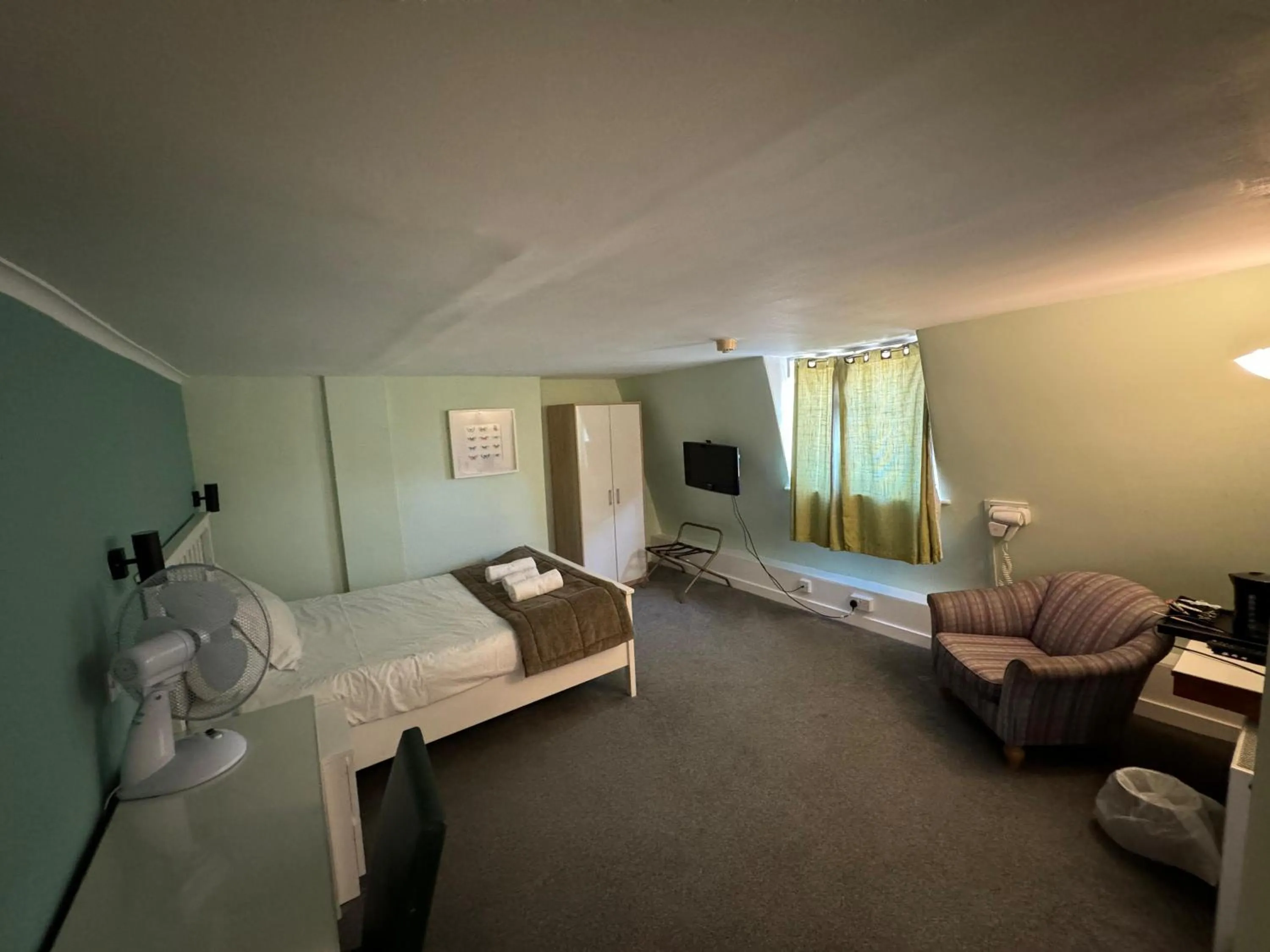 View (from property/room), Bed in The George Hotel