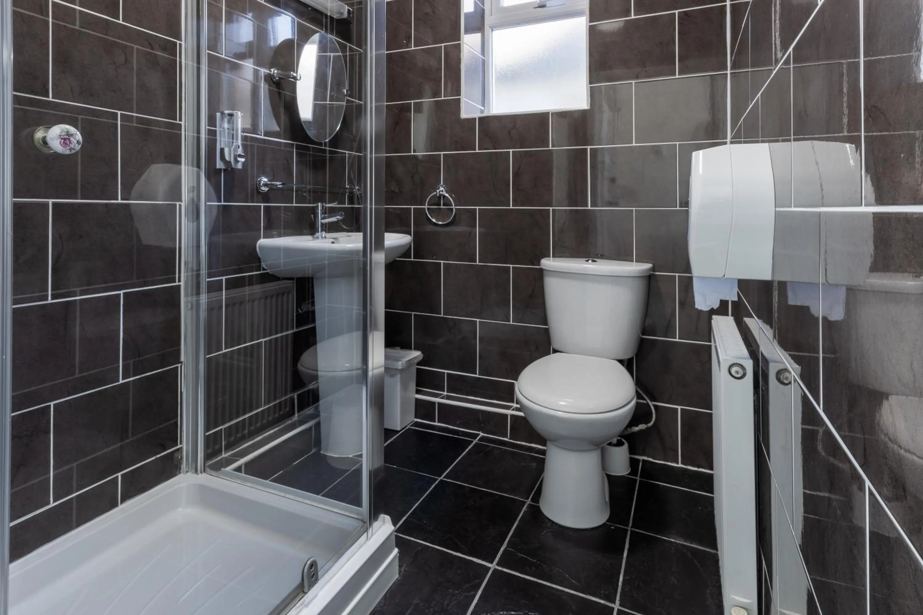 Shower in The George Hotel