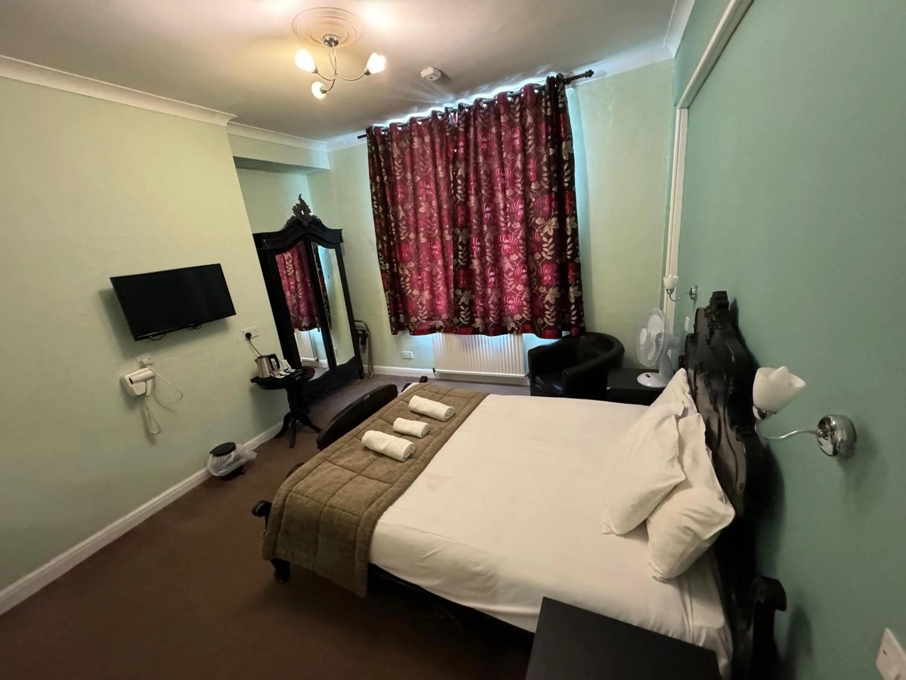 Bedroom, Bed in The George Hotel