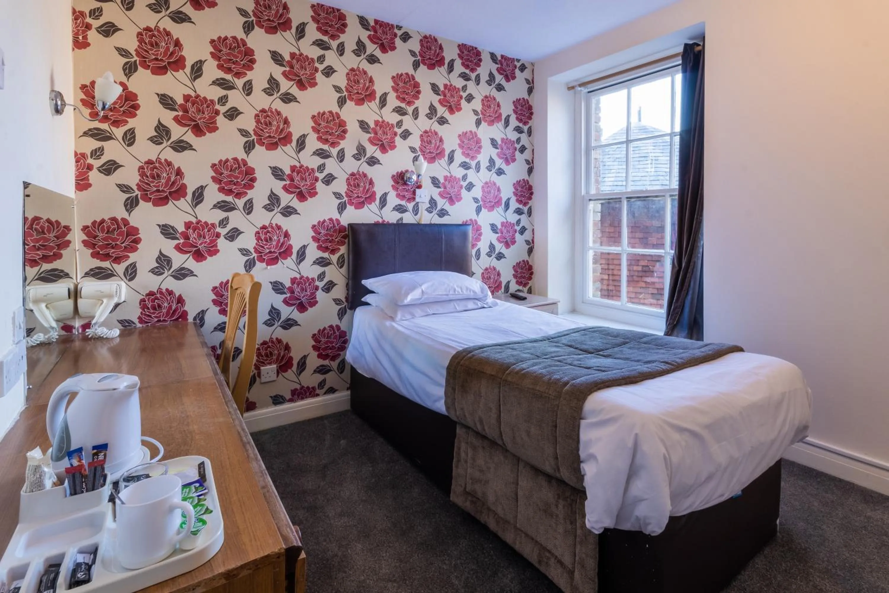 Bedroom, Bed in The George Hotel