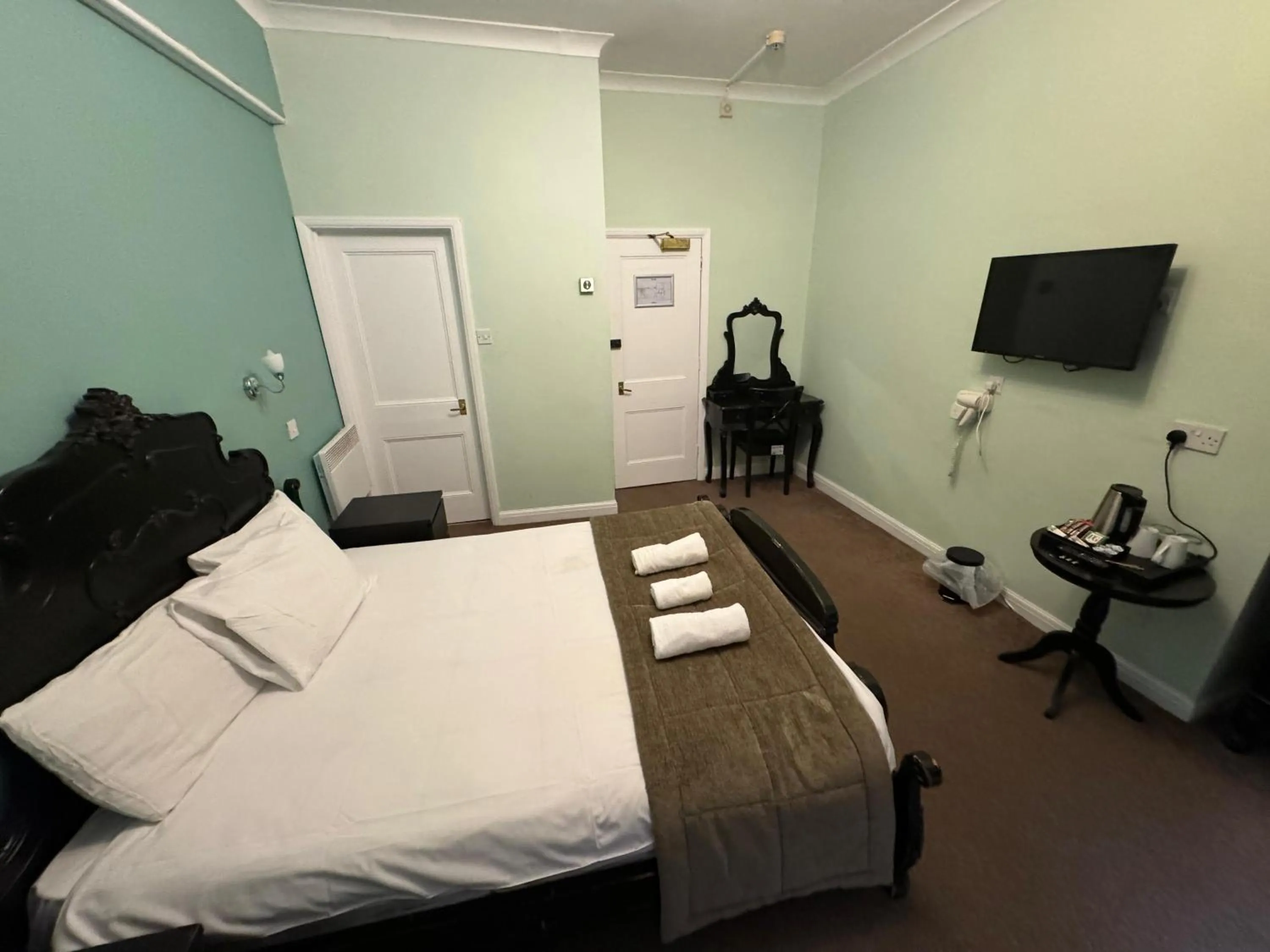 Bedroom, Bed in The George Hotel