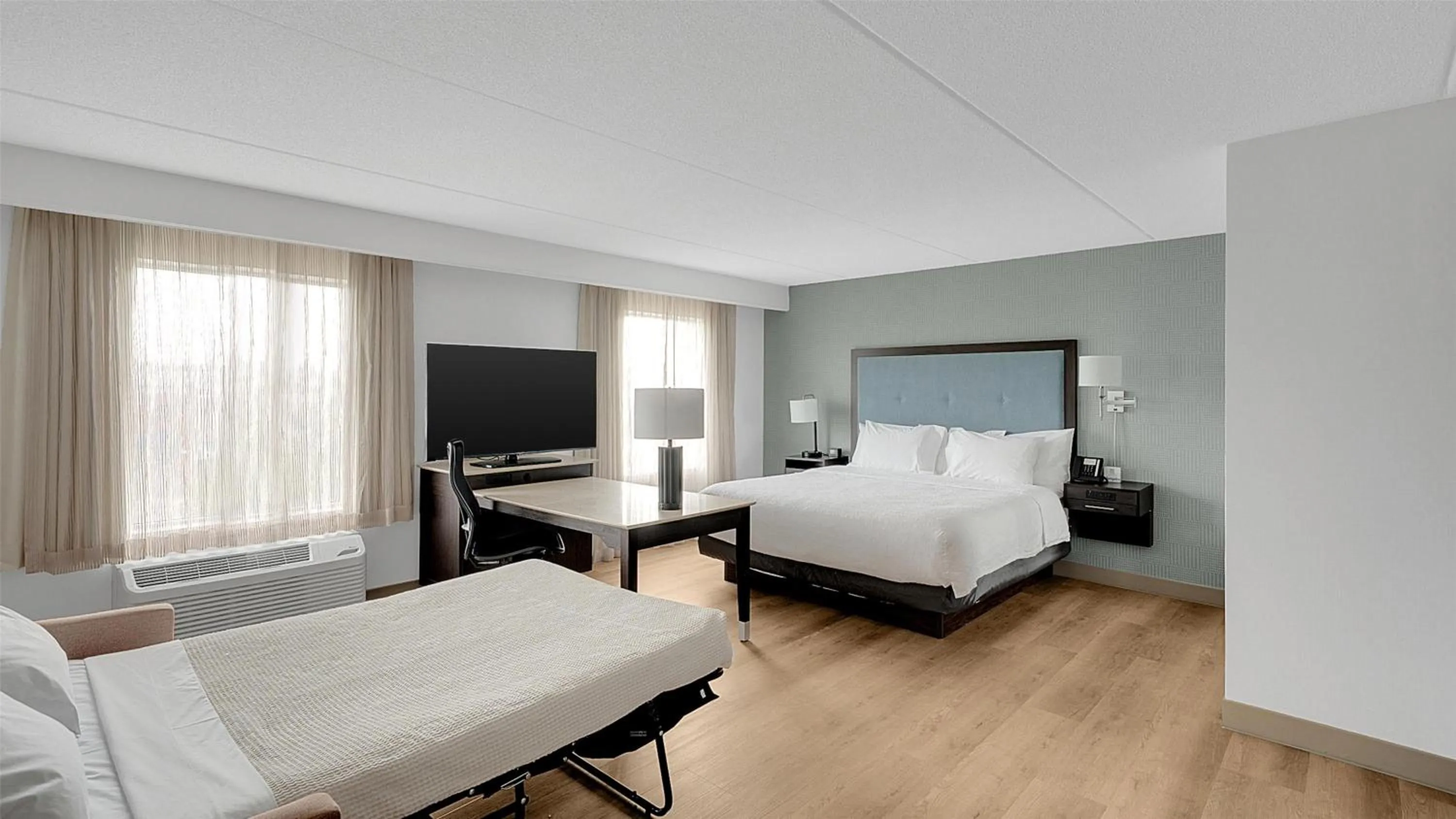Bedroom, Bed in Hampton Inn & Suites by Hilton Toronto Markham