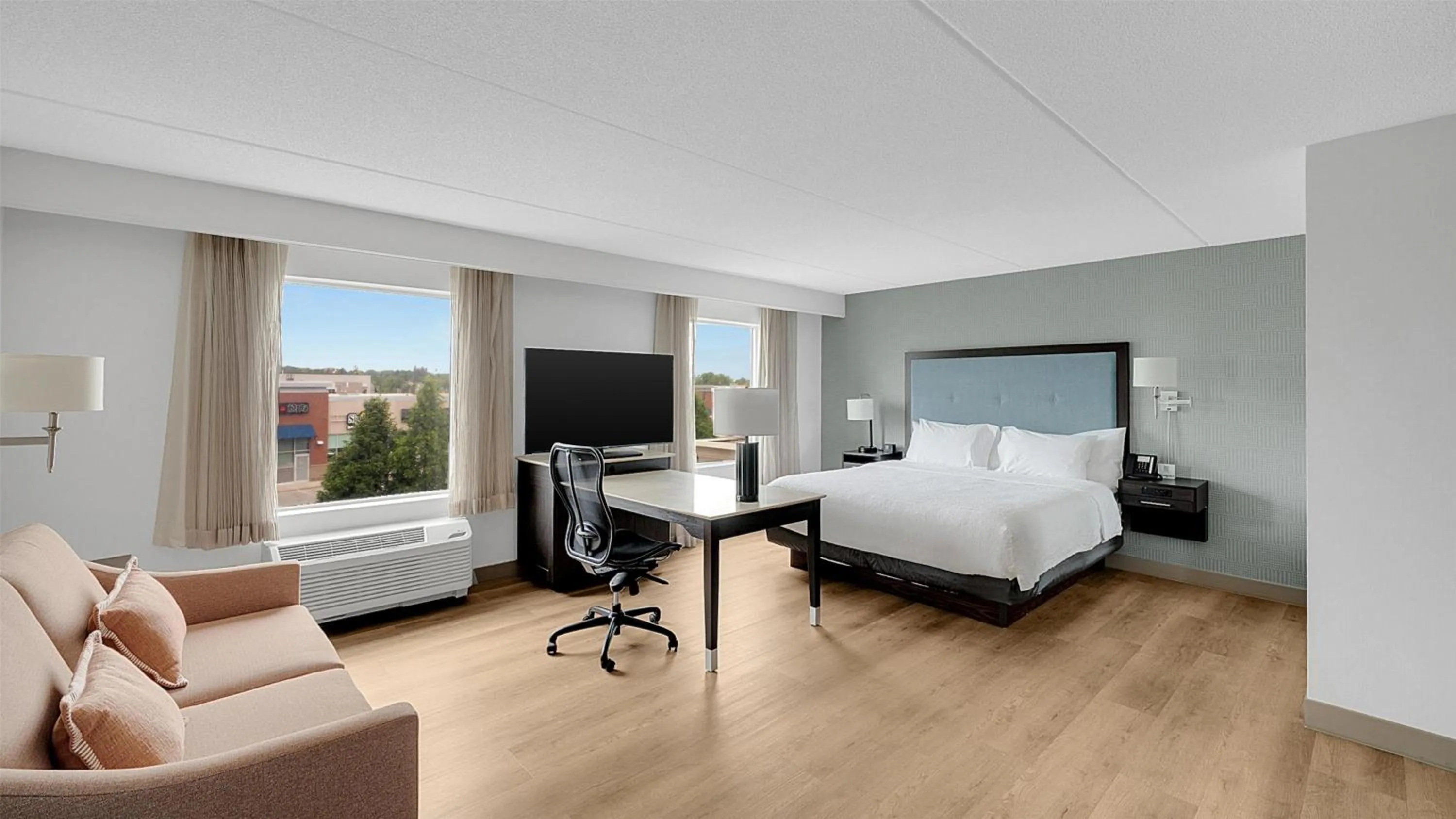 Bedroom, Bed in Hampton Inn & Suites by Hilton Toronto Markham