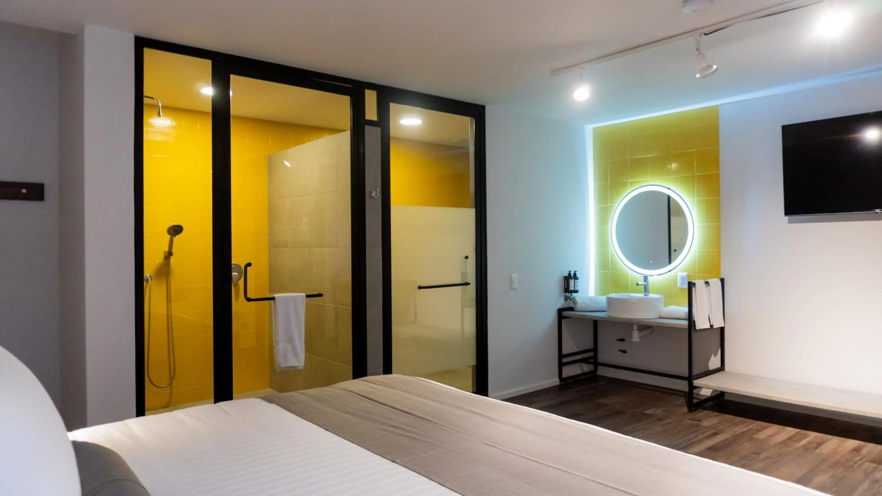 Bathroom, Bed in ALT URBANA