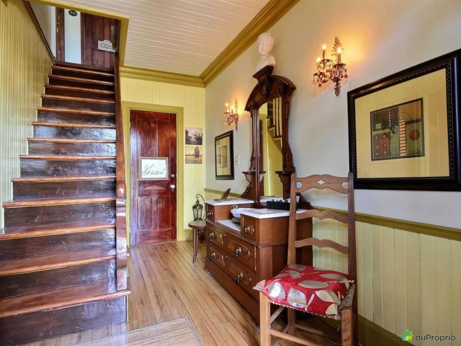 Lobby or reception in Gîte du Village - Deschambault